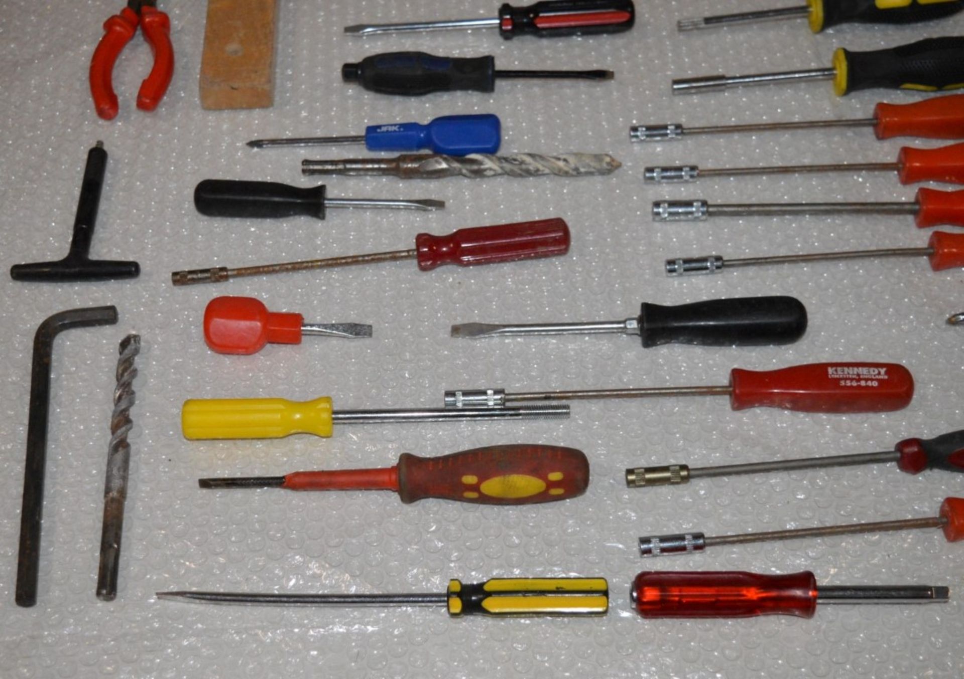 54 x Various Hand Tools Iincluding Screwdrivers, Saws, Bores, Drill Bits, Allen Keys, Hex Head Screw - Image 12 of 15