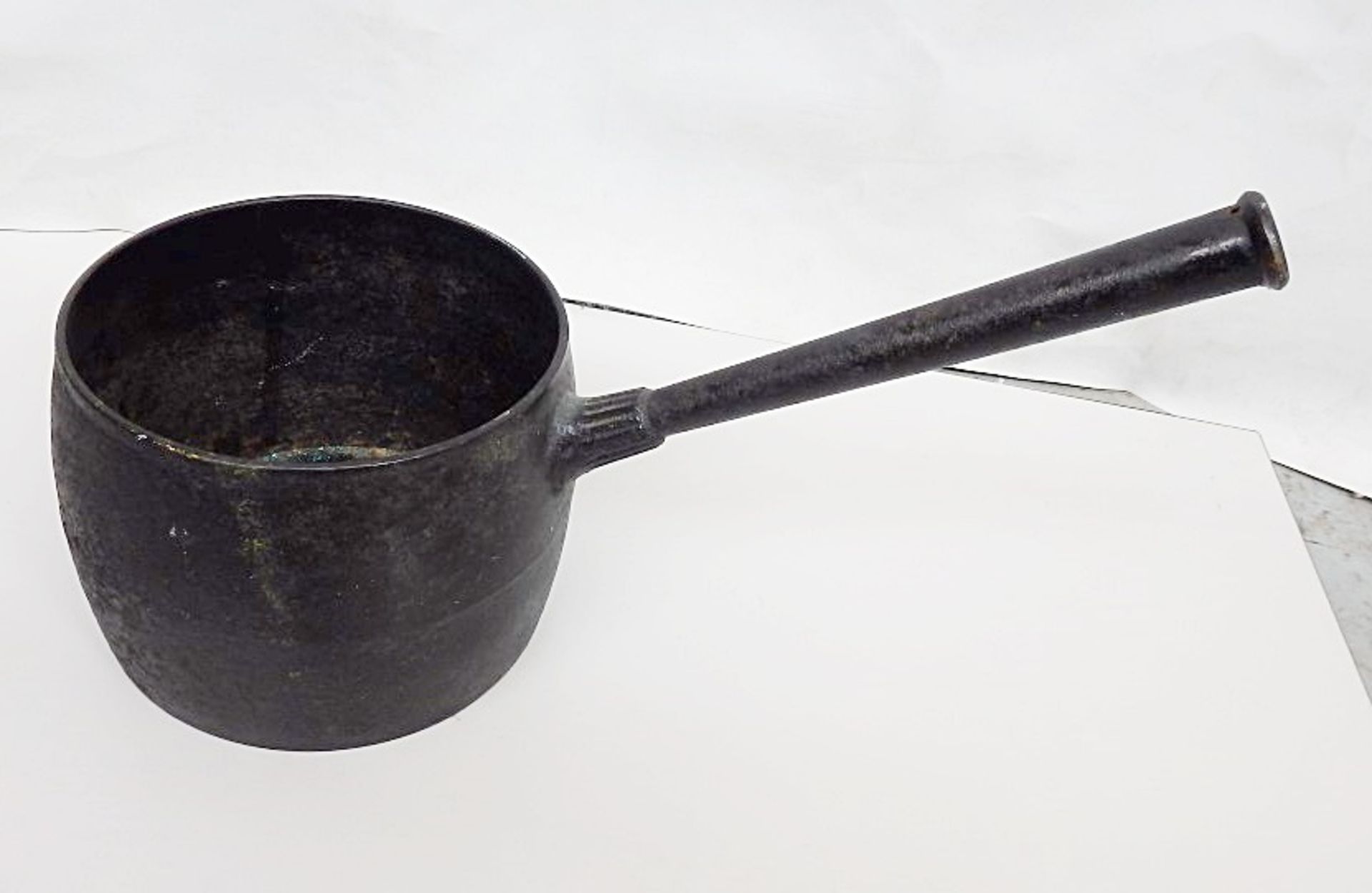 2 x Items Or Antique Kitchenware - Includes Kettle & Long-armed Pan - Both Very Heavy, Sturdy - Image 3 of 3