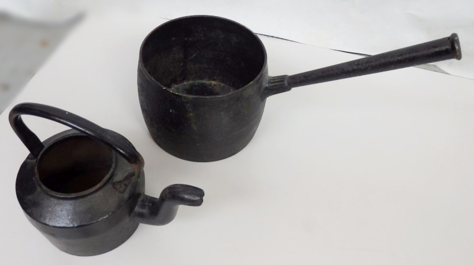 2 x Items Or Antique Kitchenware - Includes Kettle & Long-armed Pan - Both Very Heavy, Sturdy - Image 2 of 3