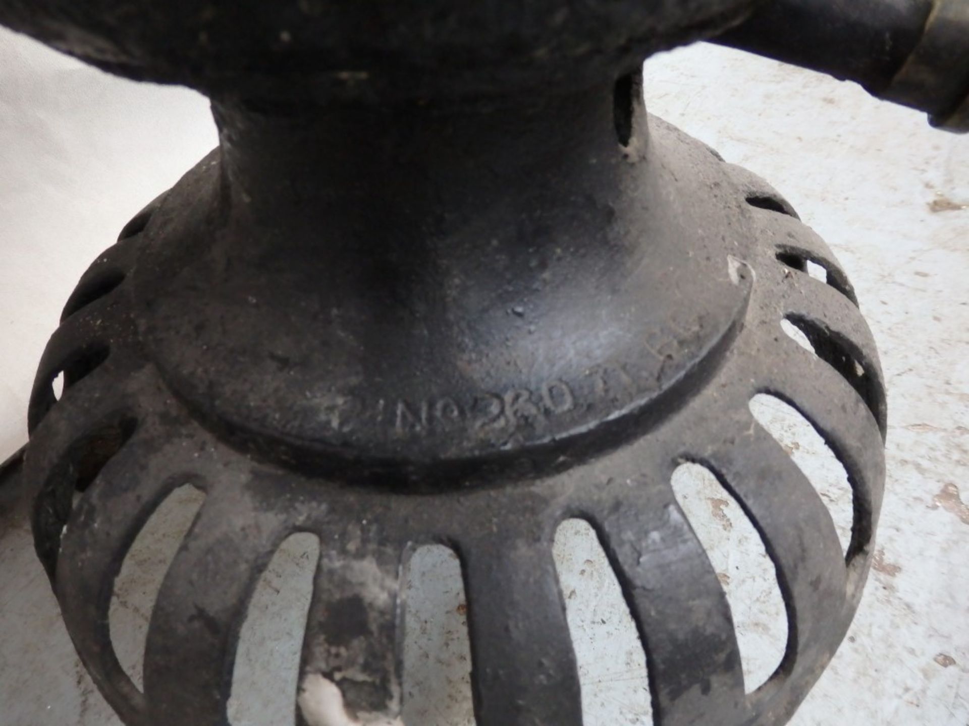 1 x Reclaimed Antique Cast Iron SAMOVAR / TEA URN - Dimensions: H70, Diameter 48cm - Ref VI004 - - Image 8 of 8