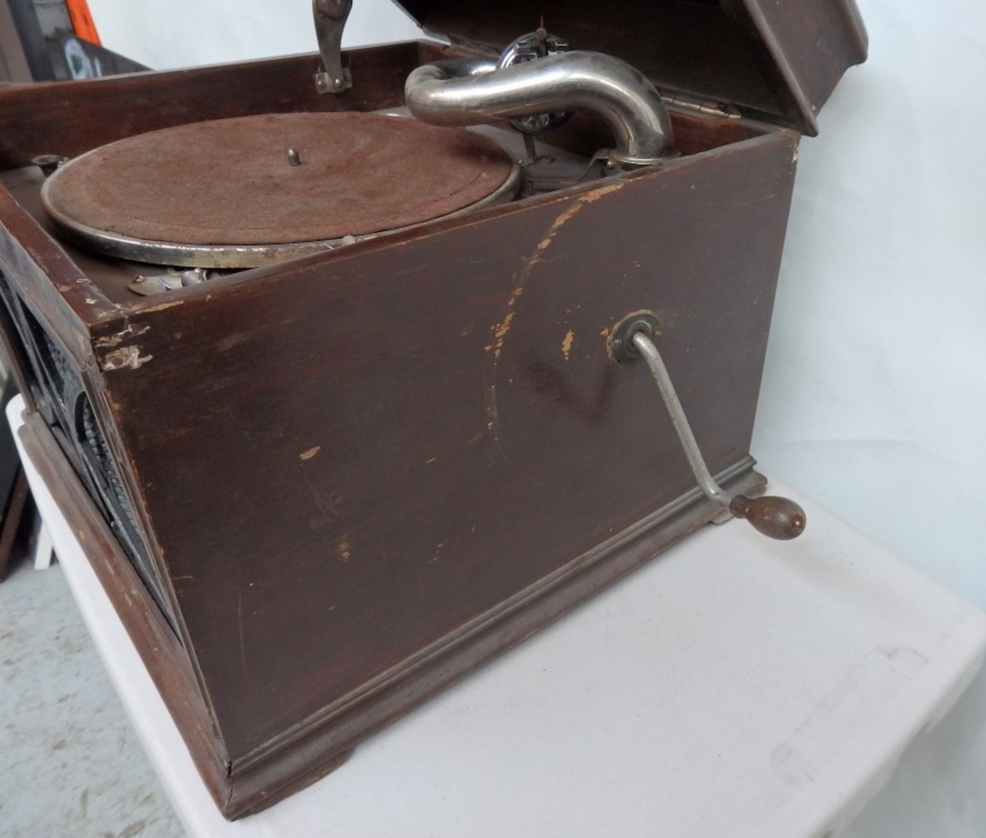 1 x Antique Victor Victrola "Talking Machine" Cabinet Gramophone (Circa 1917) - Crank Operated - - Image 3 of 6
