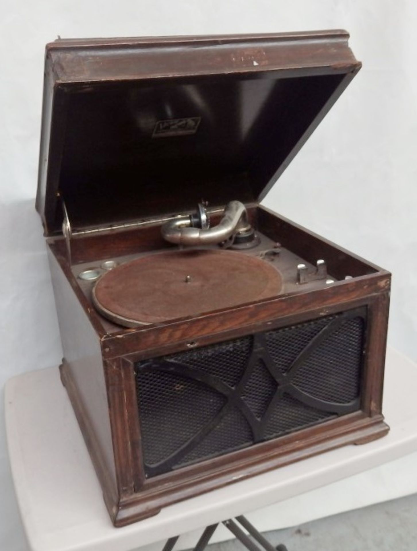 1 x Antique Victor Victrola "Talking Machine" Cabinet Gramophone (Circa 1917) - Crank Operated - - Image 2 of 6