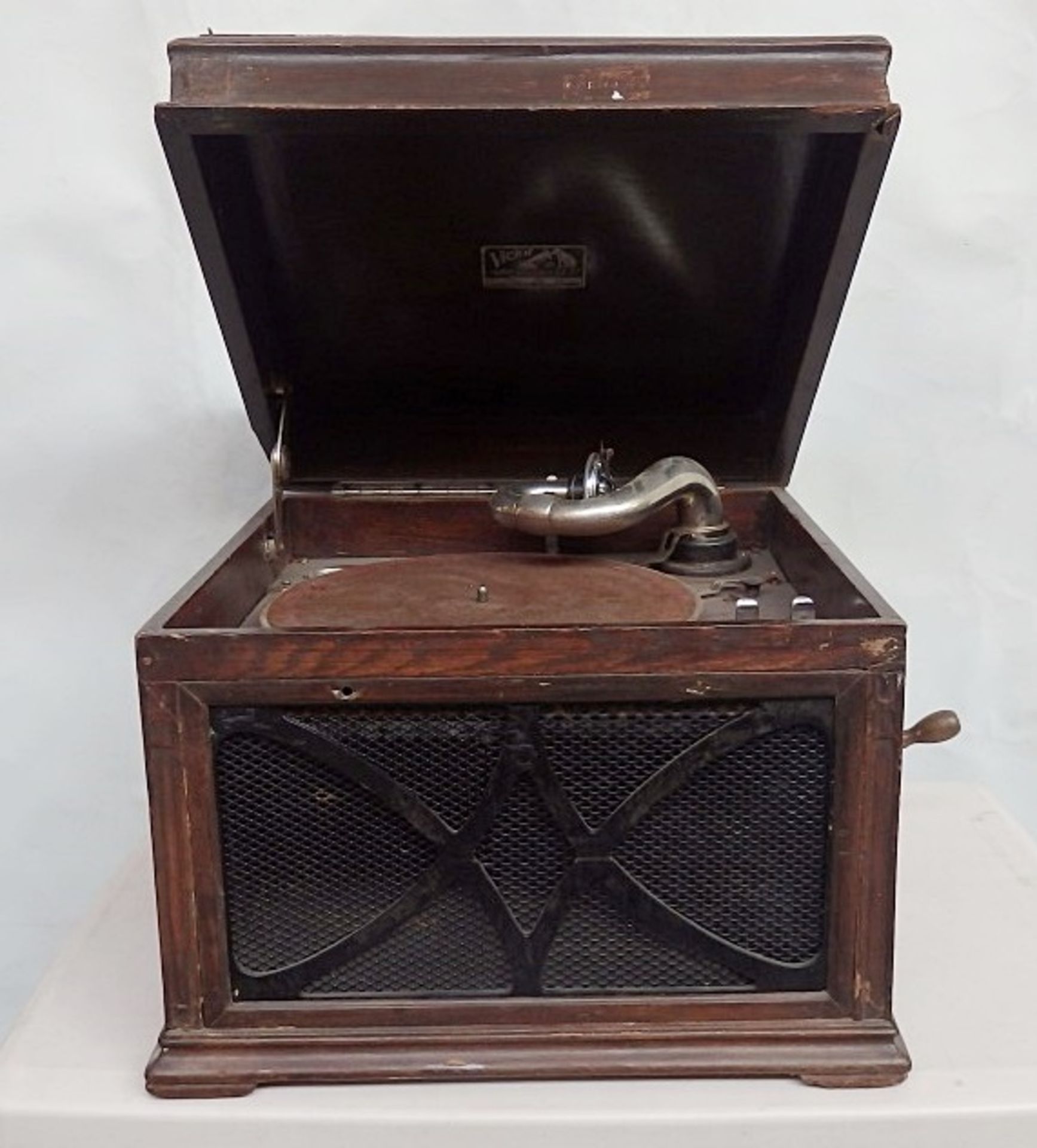 1 x Antique Victor Victrola "Talking Machine" Cabinet Gramophone (Circa 1917) - Crank Operated -