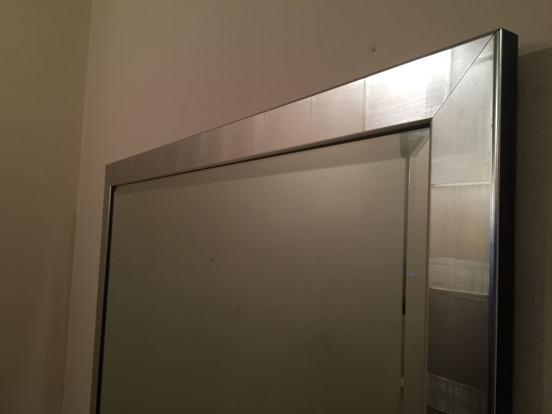 1 x Wall Mirror With Beveled Edge - Dimensions: 60 x 82.5cm - Ref: APB009 - Good Condition - City - Image 3 of 4
