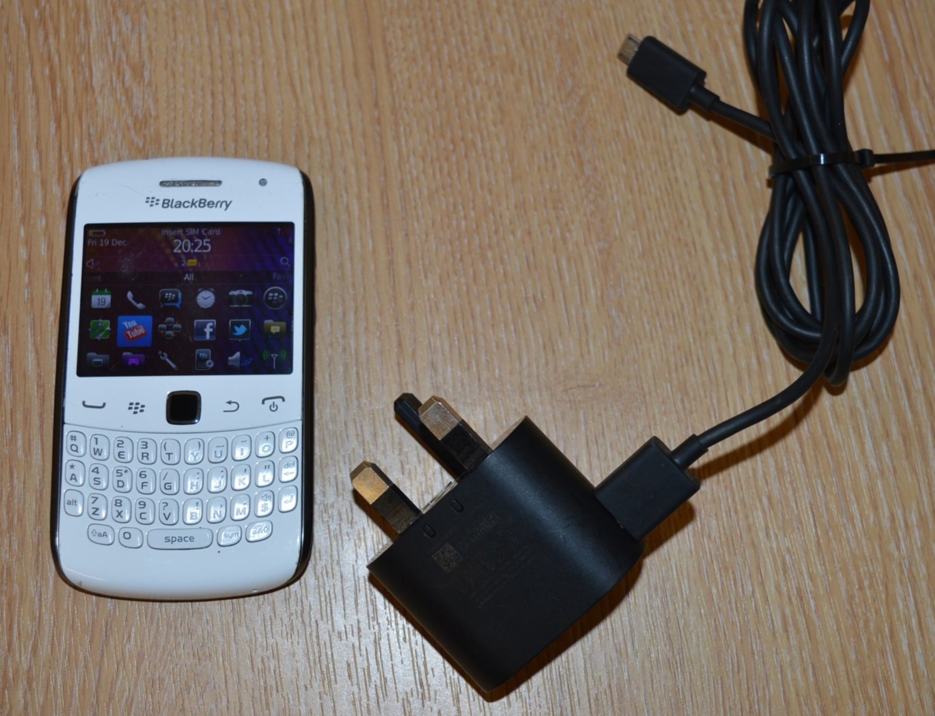 1 x Blackberry Curve 9360 Mobile Phone Handset With Charger - CL300 - Good Condition as Pictured -