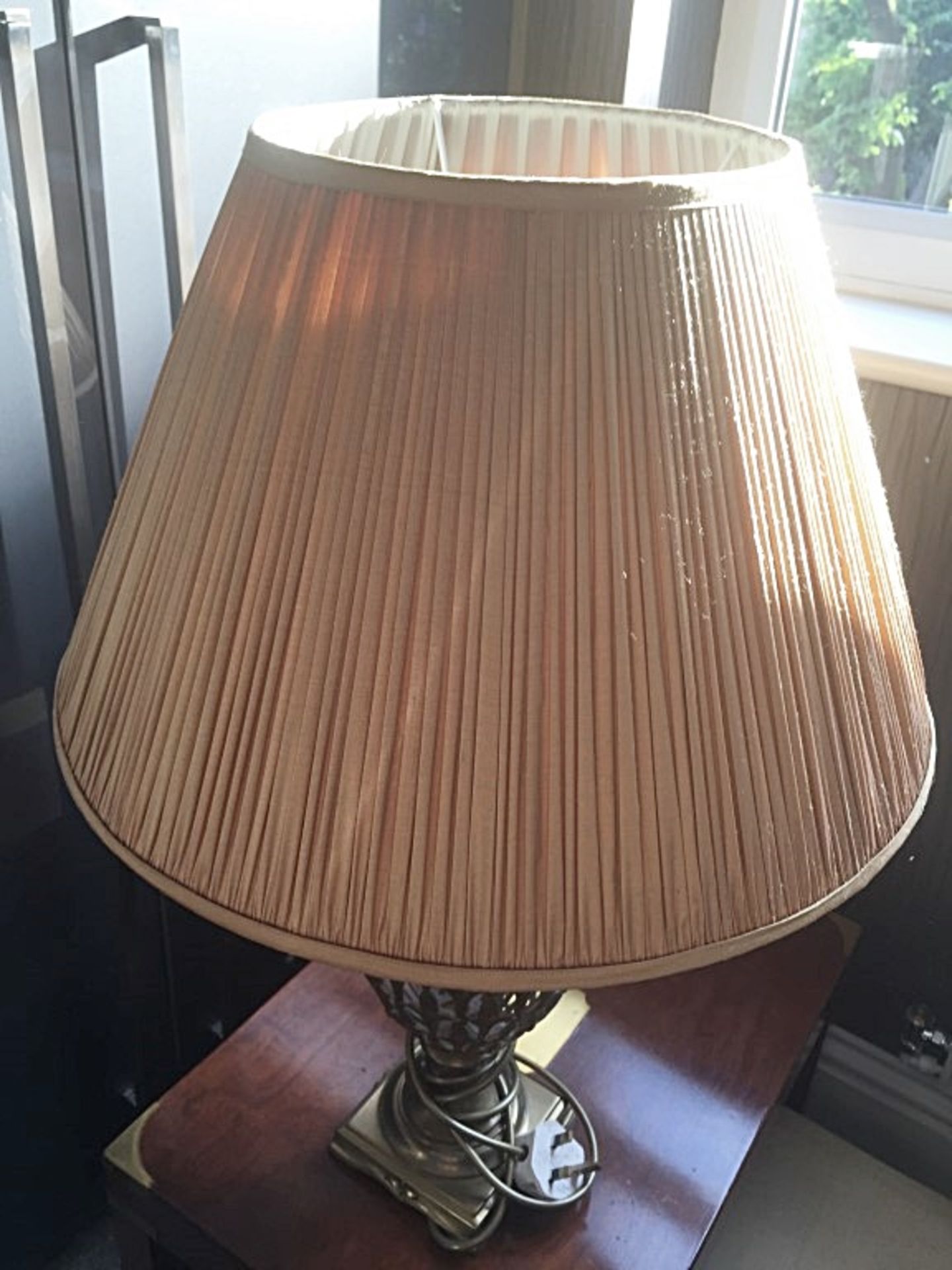 1 x Ornate Metal Table Lamp With Shade - Dimensions: 67cm x Base 13 x 13cm - Pre-owned In Very - Image 5 of 7