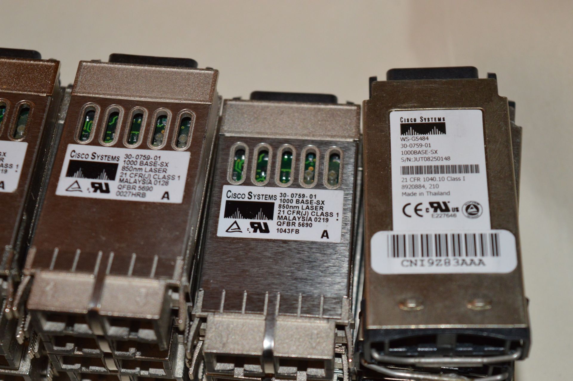 28 x Cisco Systems GBIC Transceivers - Mainly Type 30-0759-01 - Some Others Also Included - - Image 4 of 4