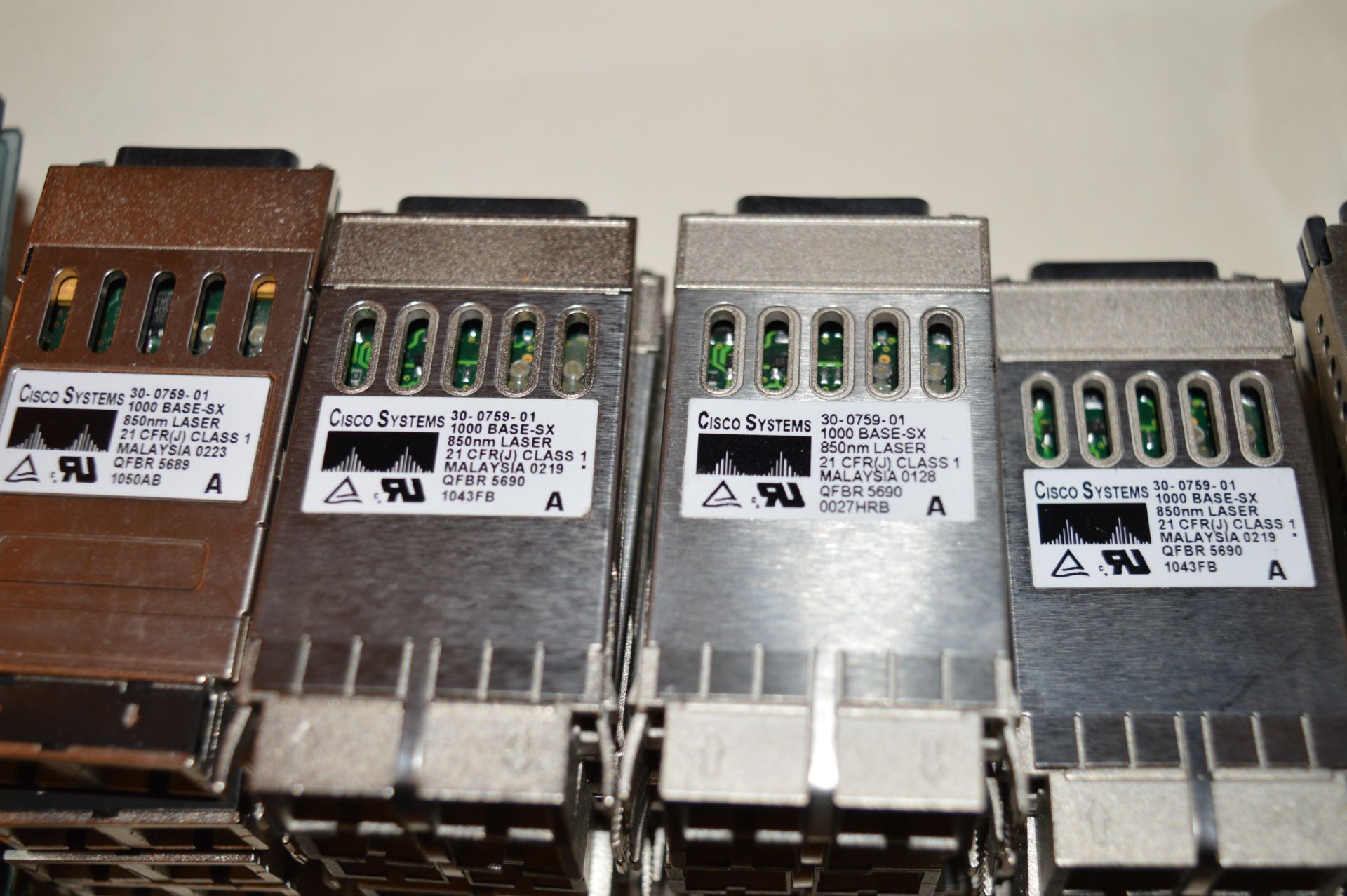 28 x Cisco Systems GBIC Transceivers - Mainly Type 30-0759-01 - Some Others Also Included - - Image 2 of 4