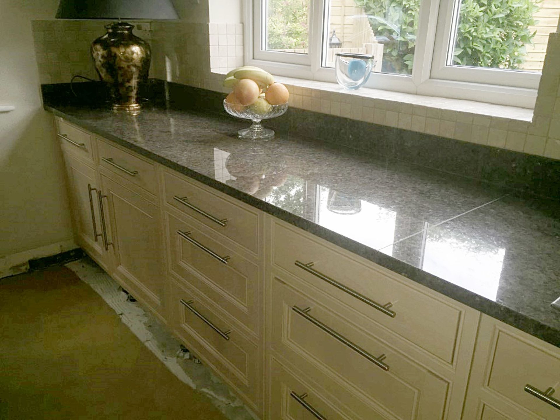 1 x Magnet Solid Wood Kitchen With Beautiful Granite Worktops, Neff and Bosch Appliances and Soft - Image 15 of 32