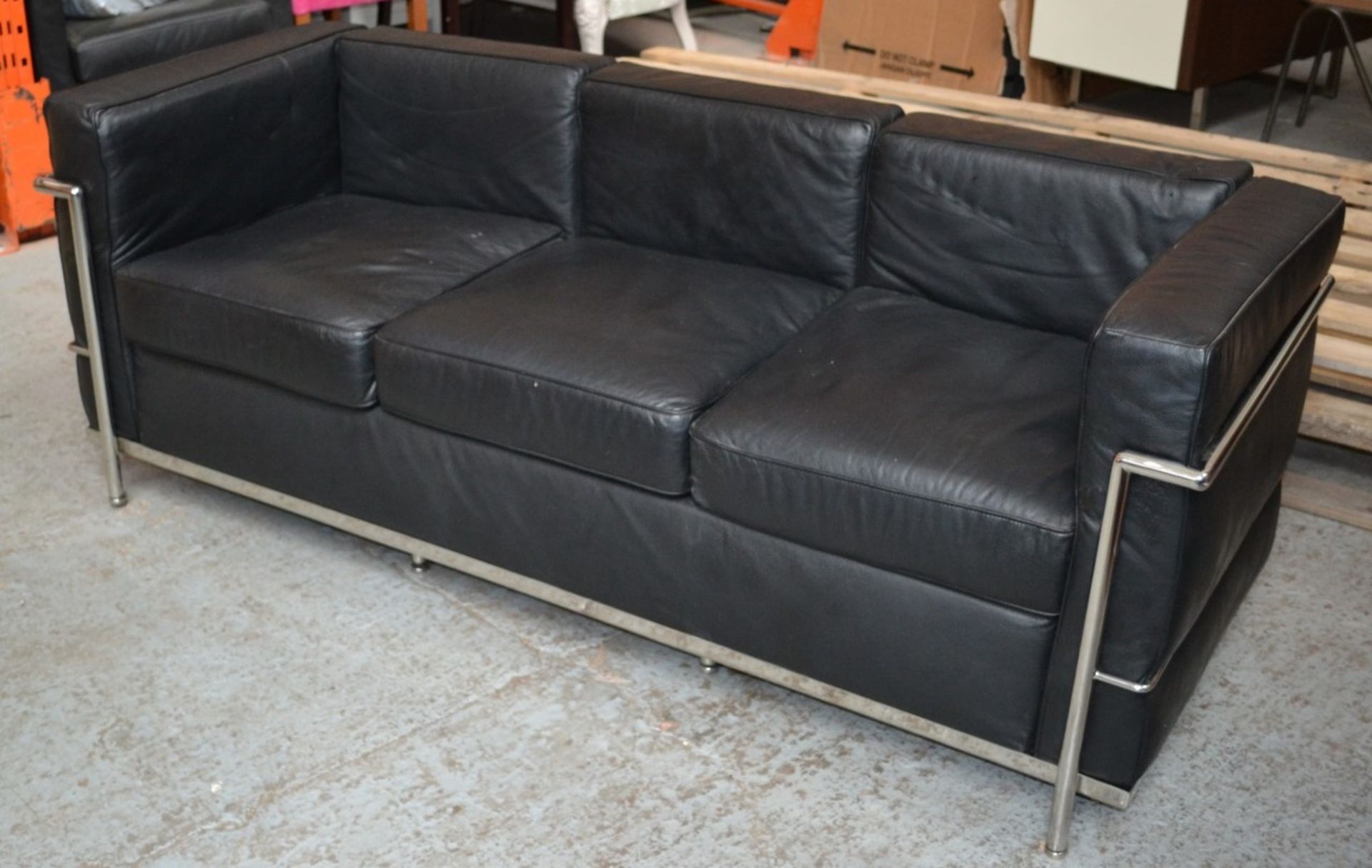 1 x Contempoary Le Corbusier Style Black Leather Sofa - Great Piece of Modern Furniture With Soft - Image 2 of 3