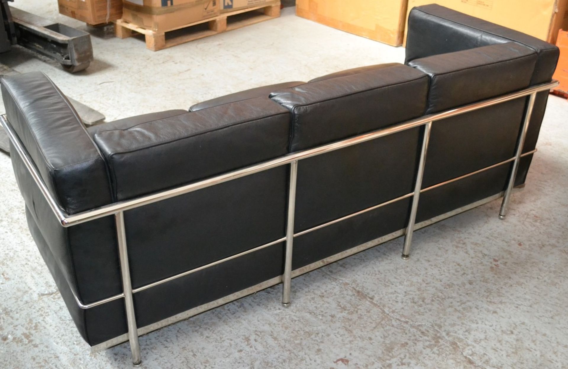 1 x Contempoary Le Corbusier Style Black Leather Sofa - Great Piece of Modern Furniture With Soft - Image 3 of 3