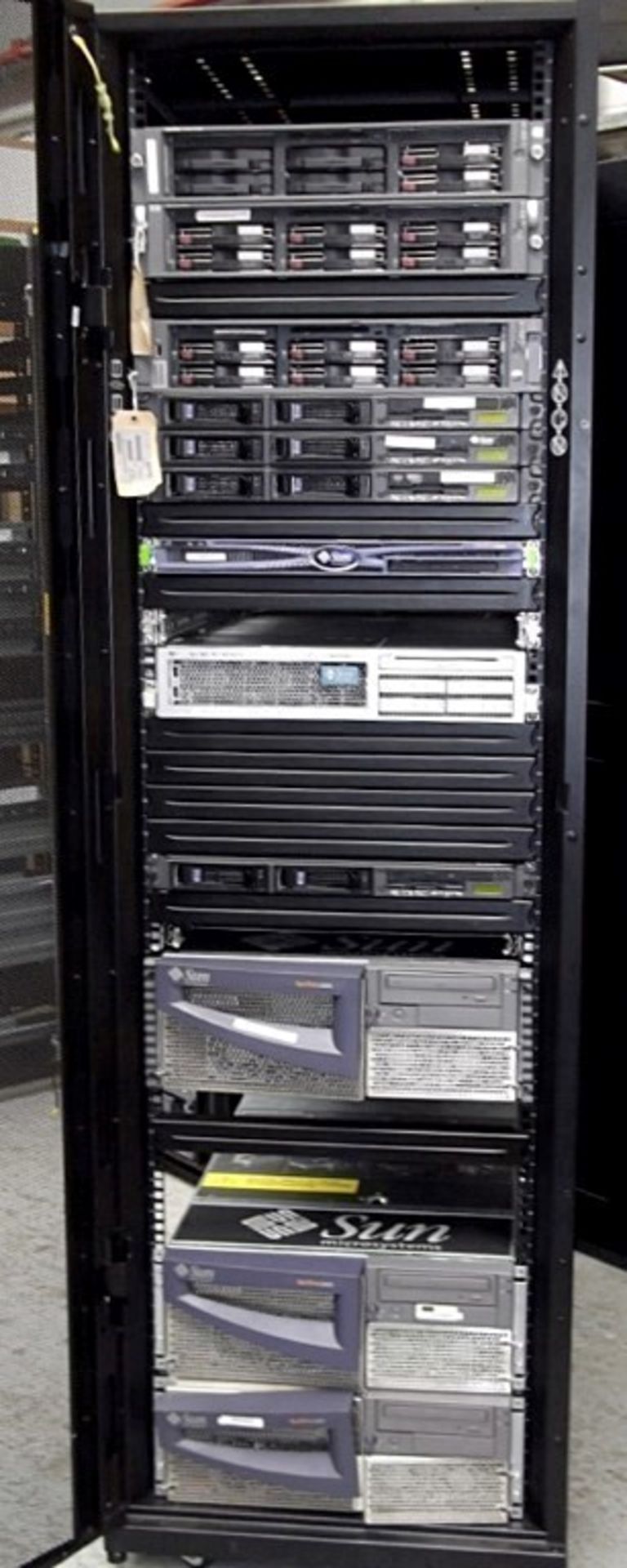 1 x APC Netshelter Server Rack With 12 x Assorted Sun Fire & HP Proliant Filer Systems Including - Image 7 of 8