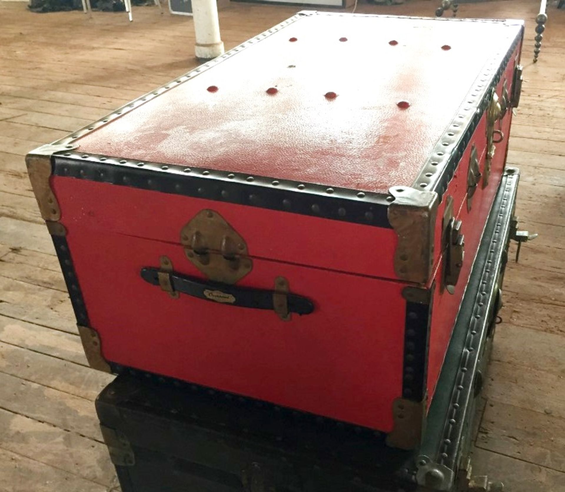 1 x Large Vintage "Overpond" Steamer Trunk / Chest In Red - Dimensions: To Follow - Ref: NDE045 - - Image 2 of 4