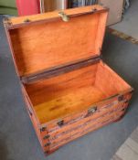 1 x Lightweight Antique-style Wooden Trunk / Chest / Storage Box - Dimensions: D46 x W76 x H51 -