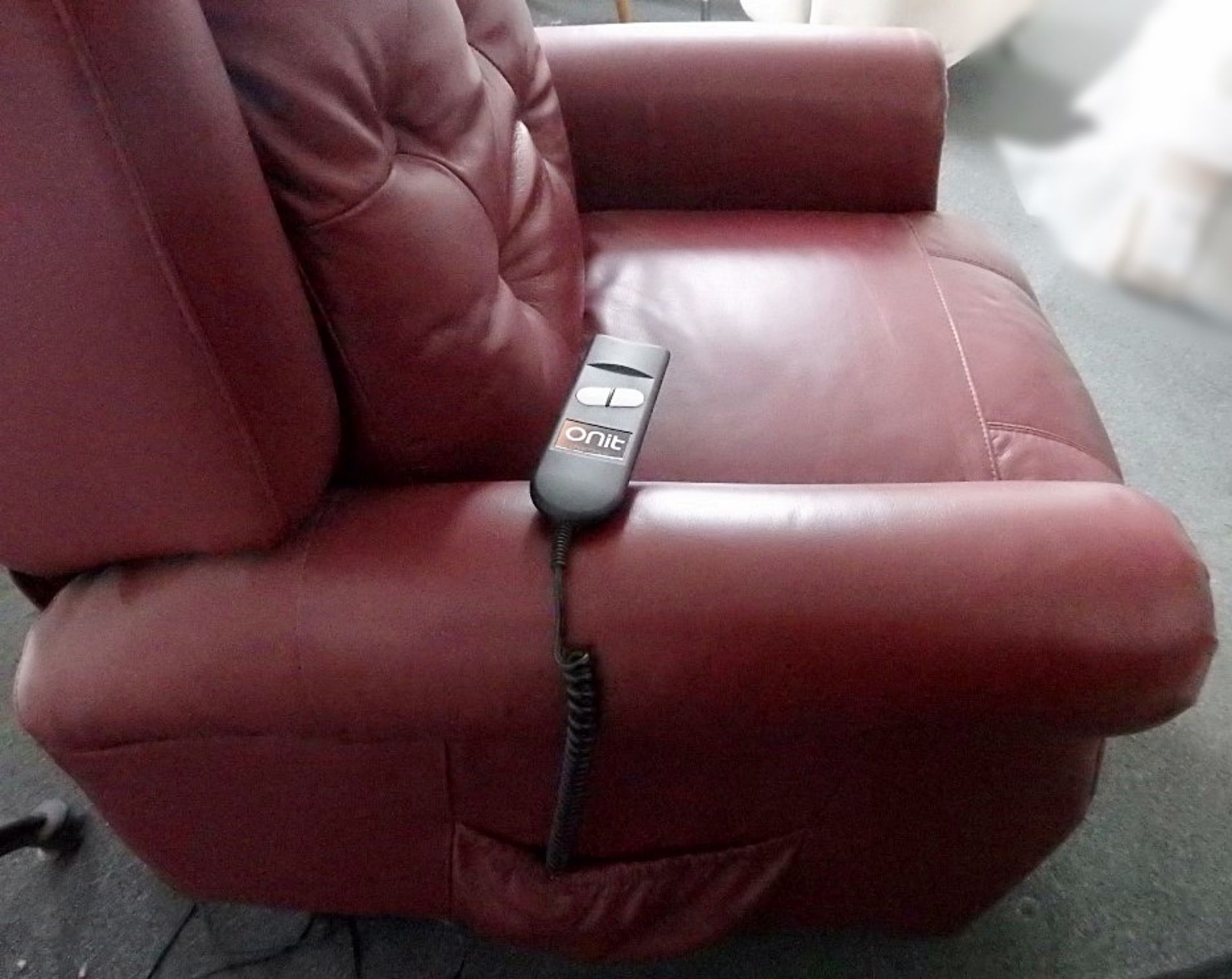 1 x "Beatrice" Riser Recliner Chair By TCS - Upholstered In Genuine Italian Leather (Red) - Pocket - Image 5 of 9