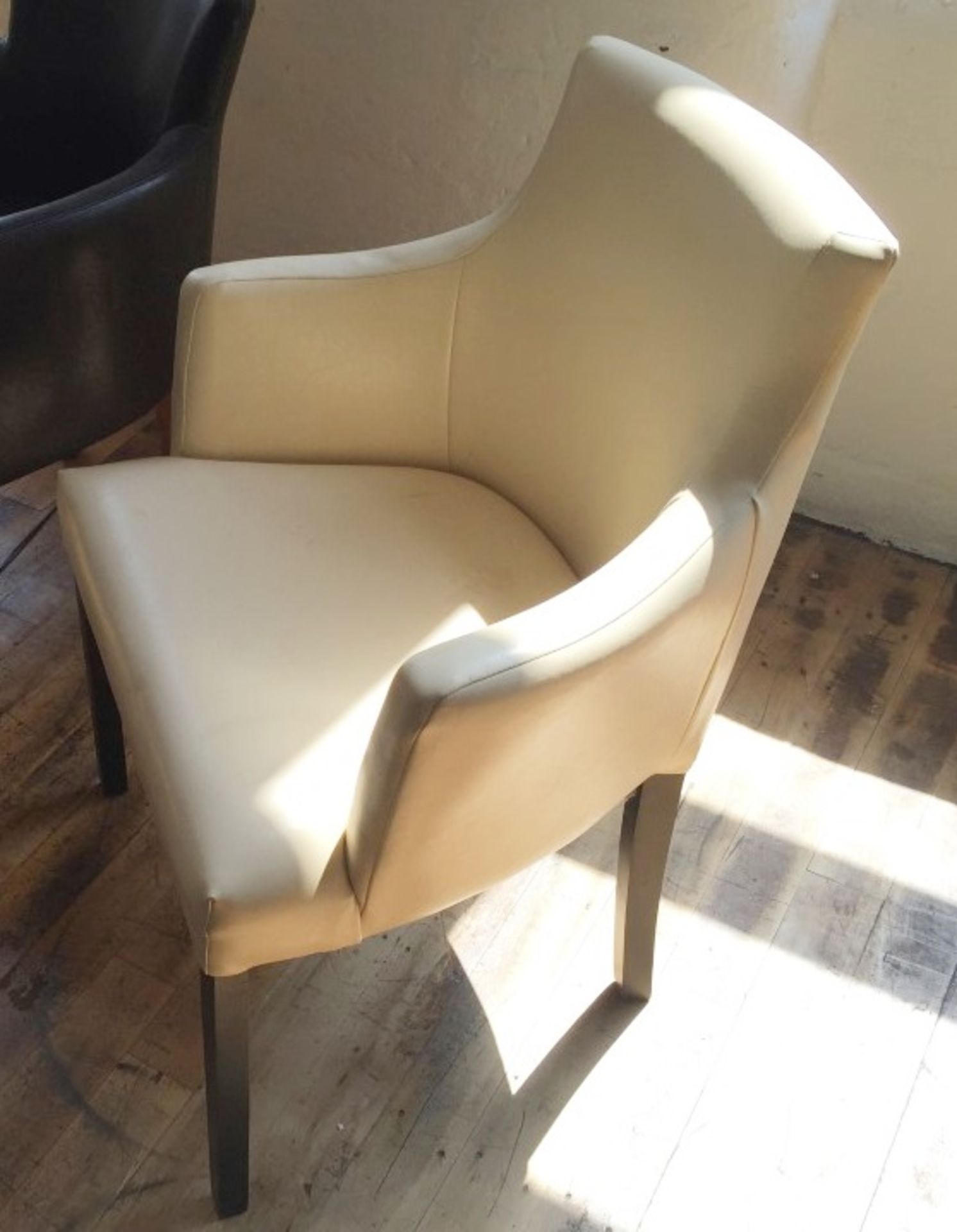 1 x Faux Leather Chair In Cream - Ref: NDE016B - CL122 - Location: Bury BL8 All furniture items - Image 2 of 4