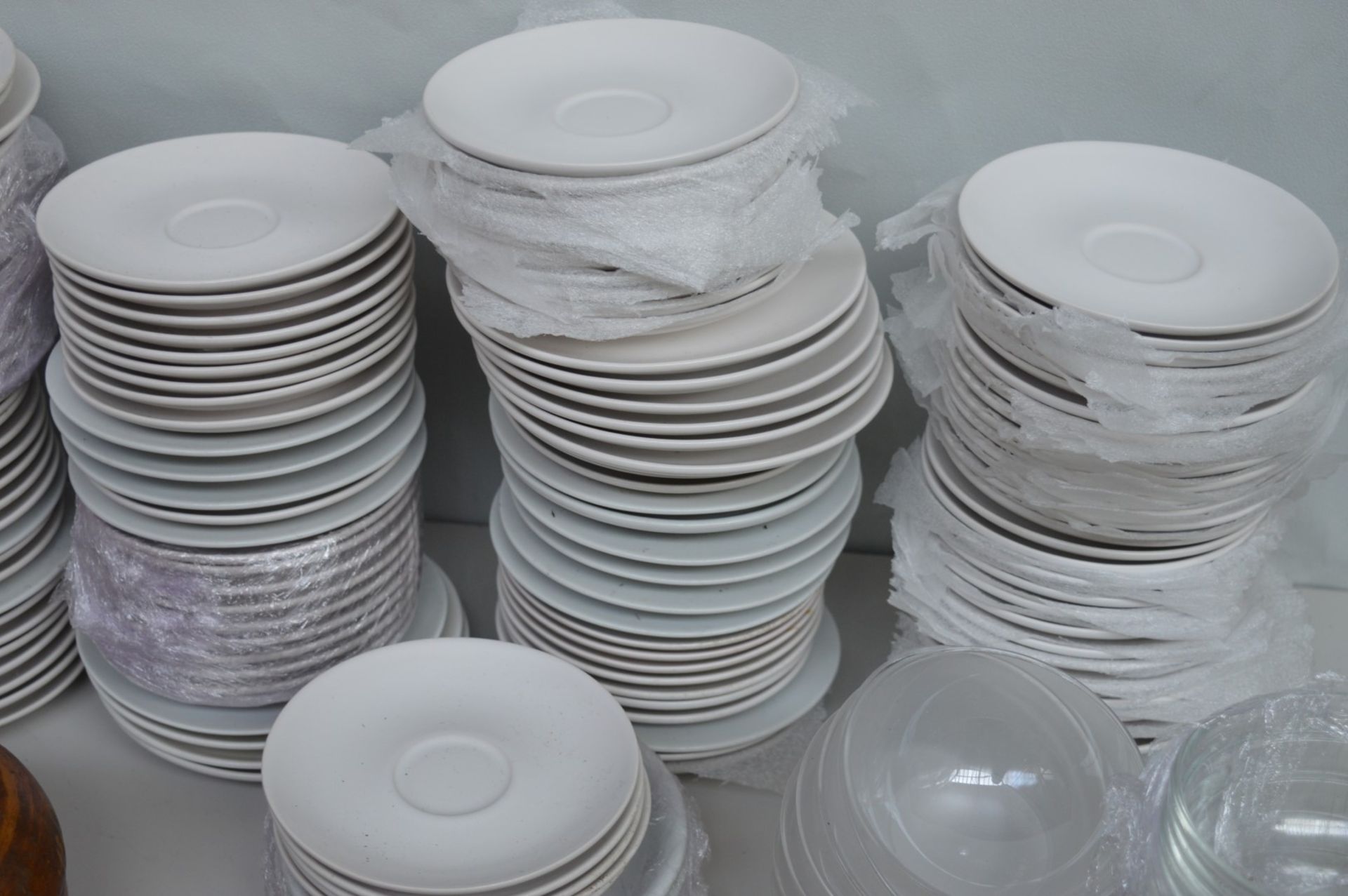 1 x Large Pallet of Various Catering / Pub Equipment - Includes Over 400 Plates, Bowels and Saucers, - Image 19 of 31