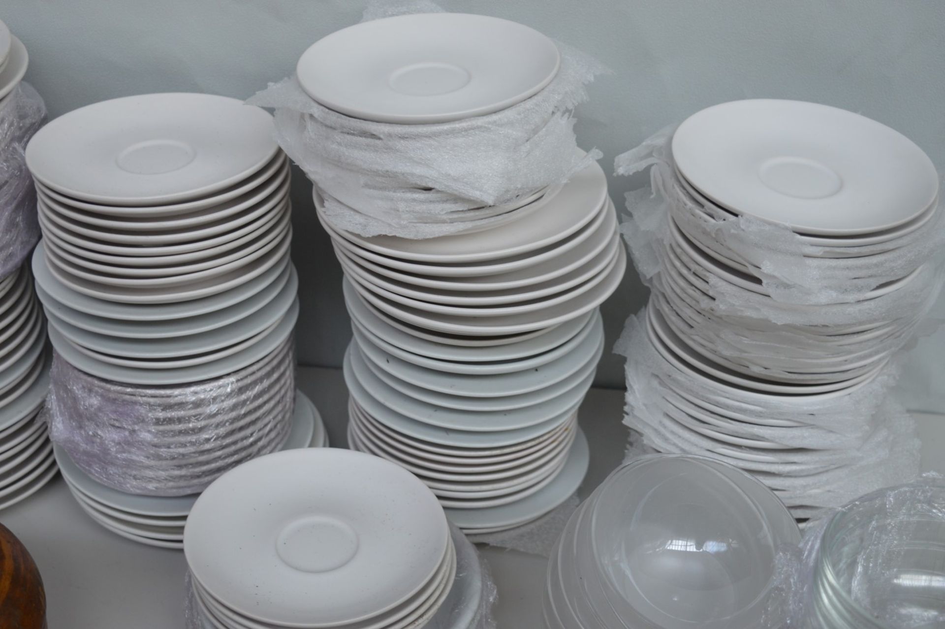 1 x Large Pallet of Various Catering / Pub Equipment - Includes Over 400 Plates, Bowels and Saucers, - Image 11 of 31