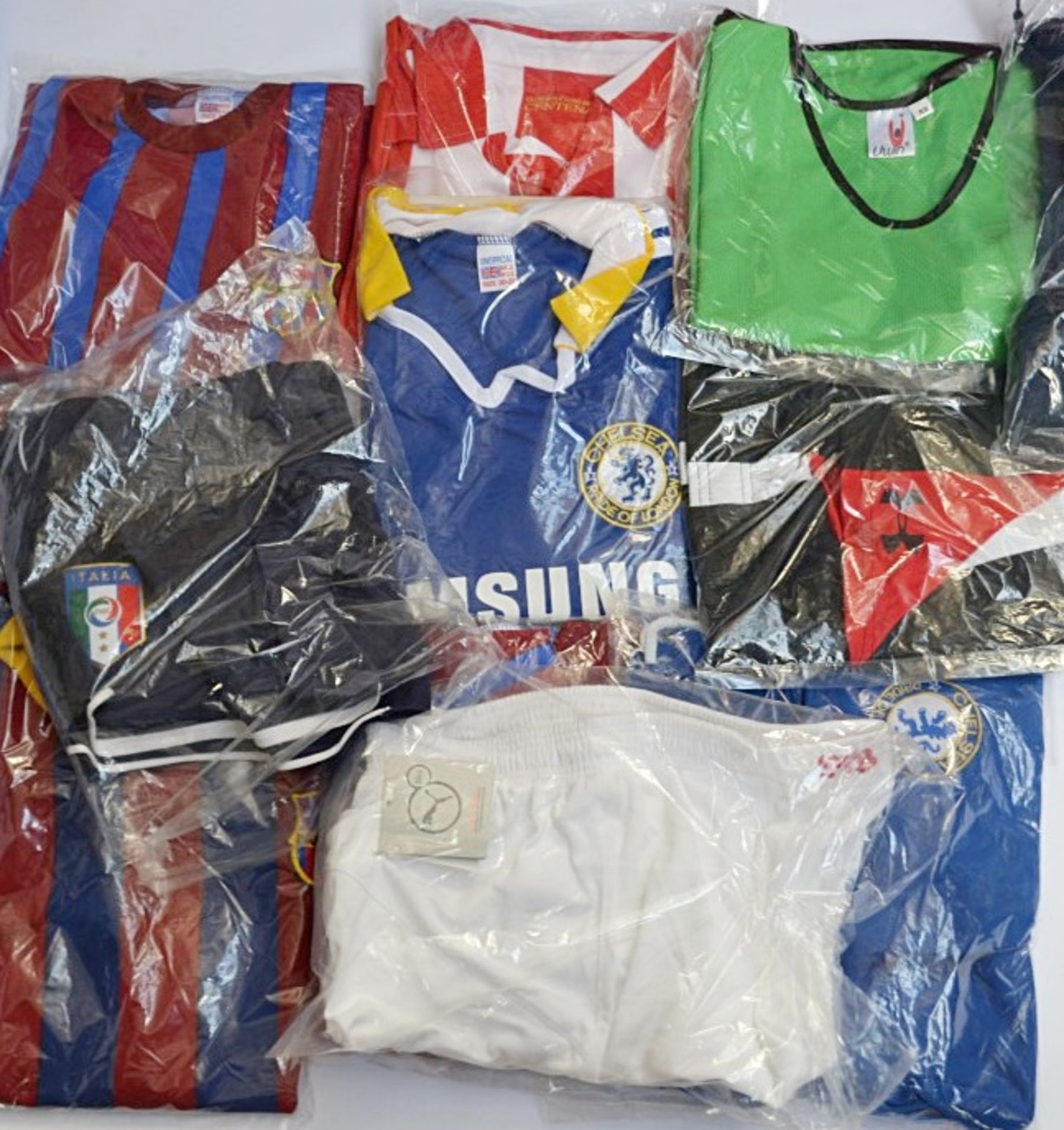 25 x Assorted Items Of Branded and Non-branded Sportswear Including Puma, Nike & Champion - Sizes: - Image 8 of 8
