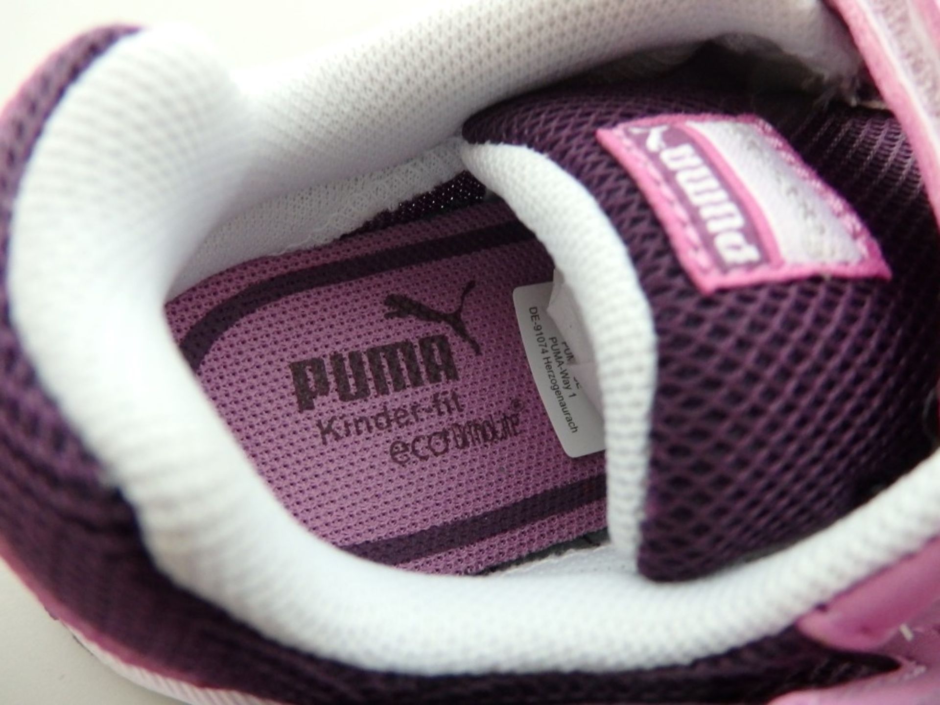 1 x Pair Of Puma Faas 300 v Trainers - Child Size: UK 7 - Features A Bright Sporty Design And - Image 7 of 7