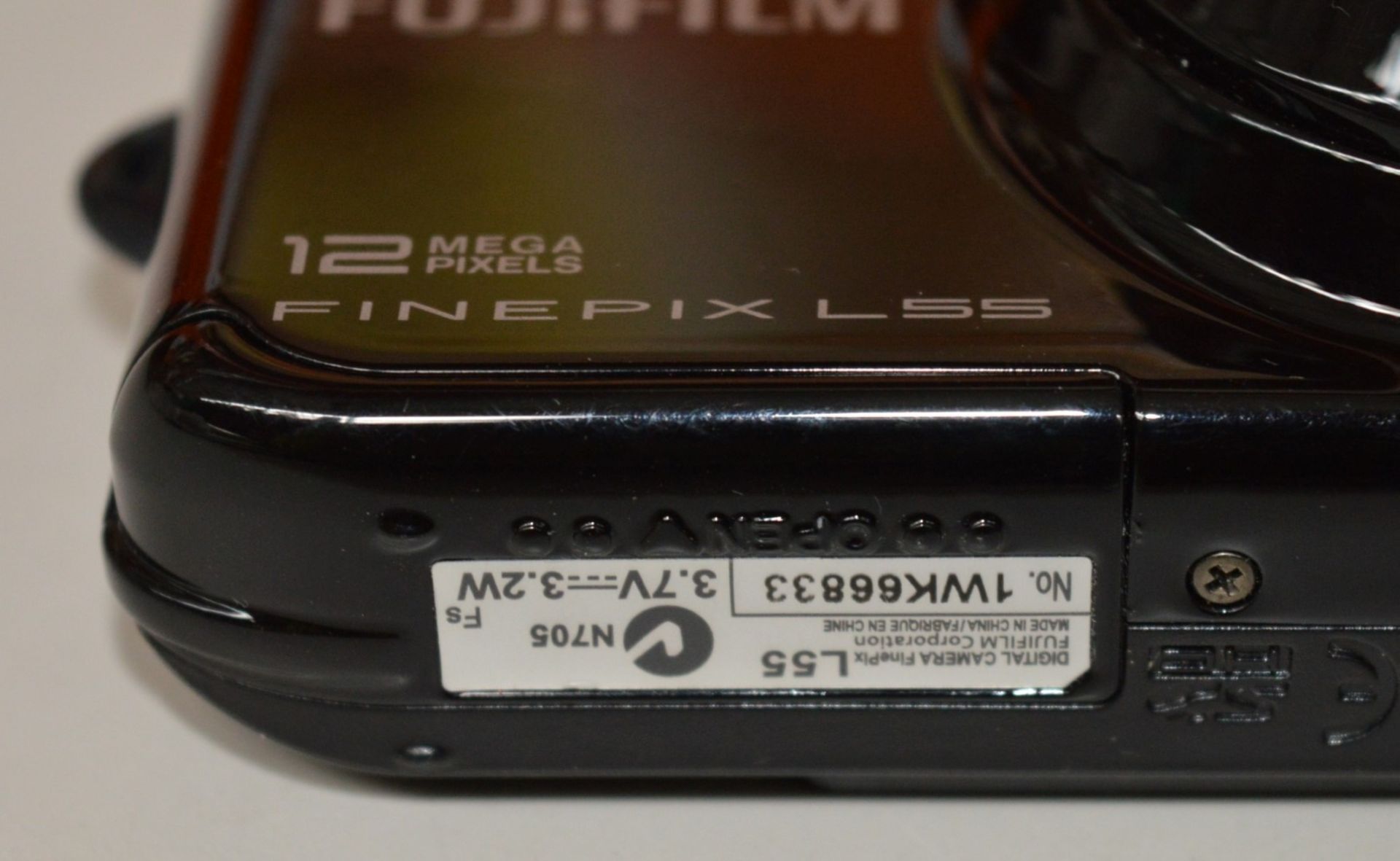 1 x Fujifilm 12 Mega Pixel Finepix L55 Digital Camera - Good Working Condition - CL300 - Includes Ch - Image 4 of 6