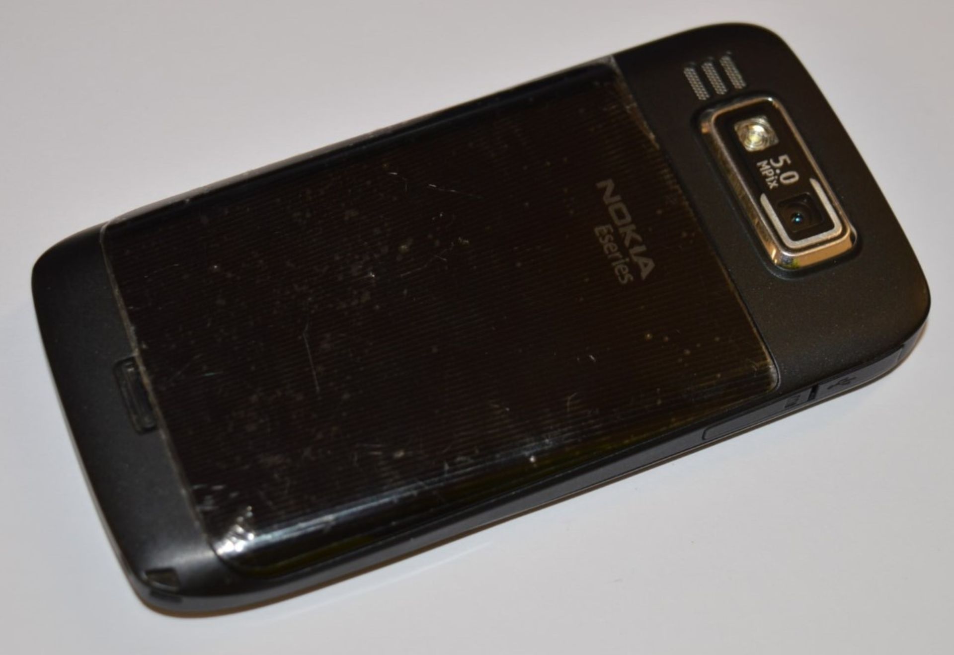 1 x Nokia E72 Mobile Phone Handset With Charger - Features Qwerty Keyboard, 600mhz CPU, 250mb Storag - Image 2 of 6
