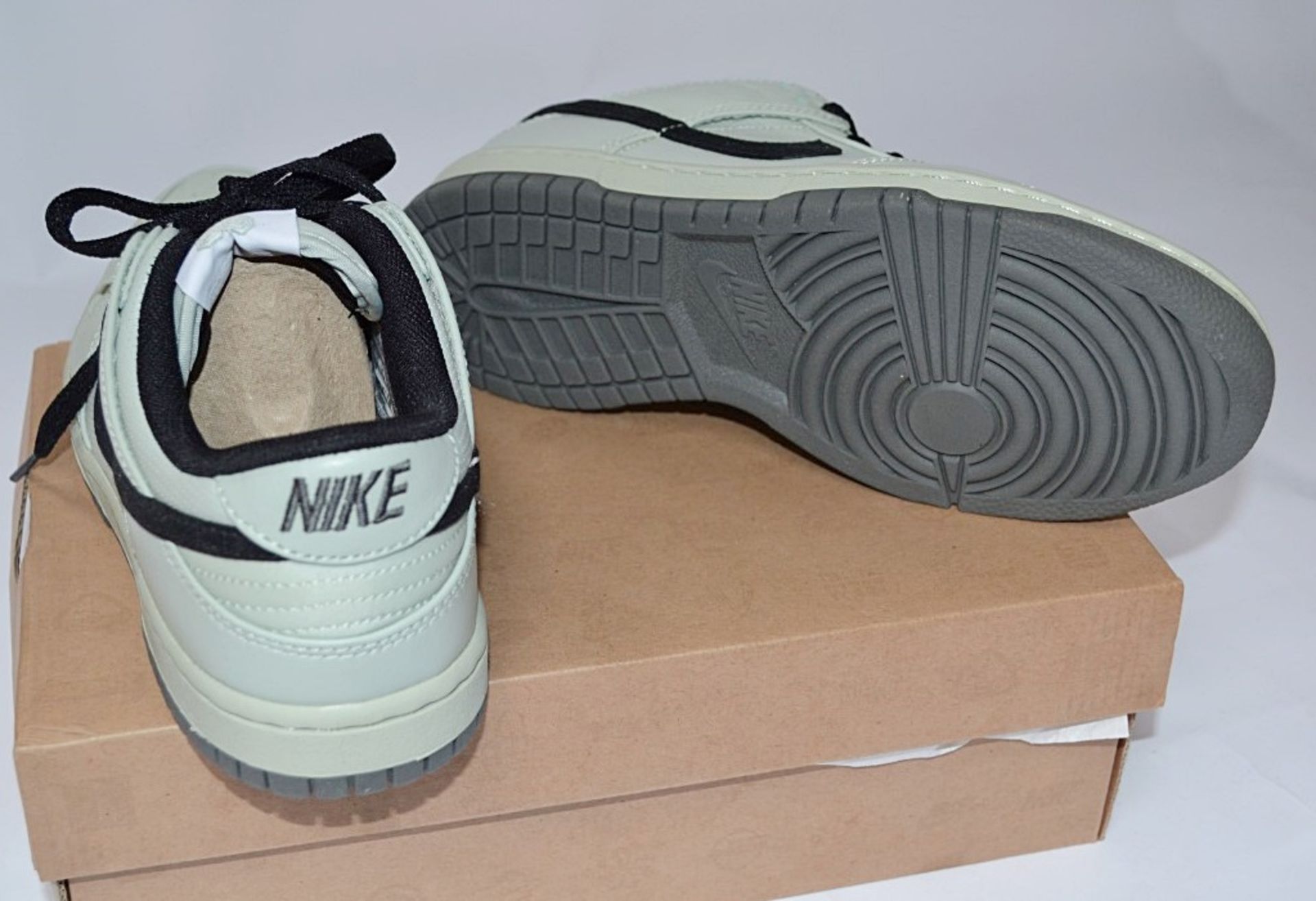 1 x Pair Of NIKE "DUNK LOW" Womens Trainers - Ladies Size: UK 6.5 - Colour: Aqua Grey - CL155 - Ref: - Image 2 of 5