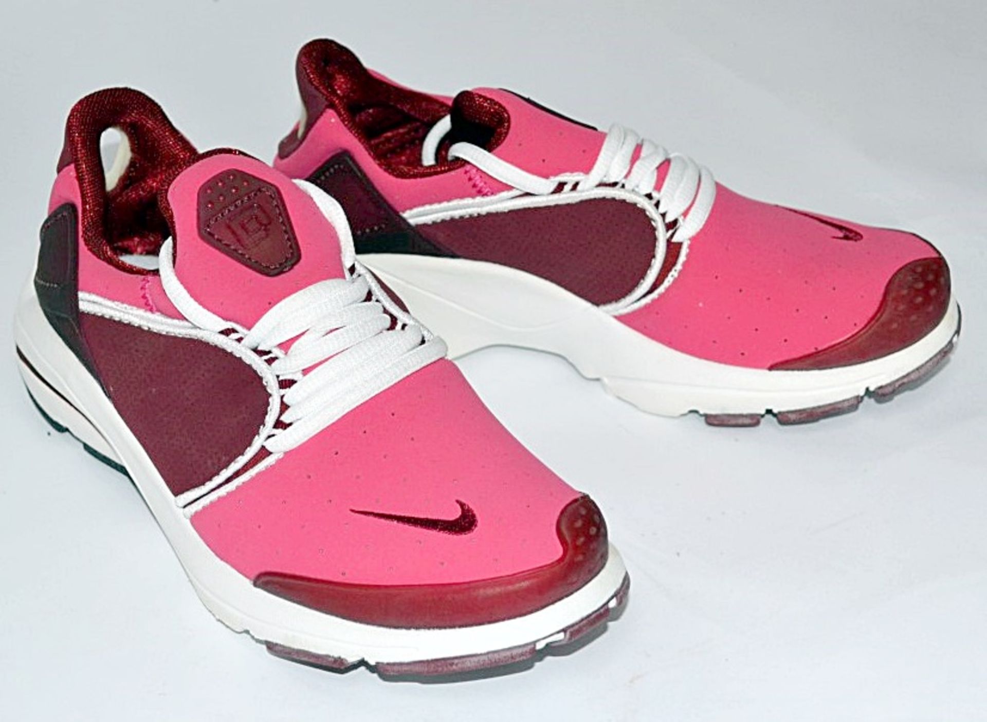 1 x Pair Of NIKE "Air Presto" Ladies Trainers - Size: UK 3 XS - Colour: Pink - CL155 - Ref: WHI091 -
