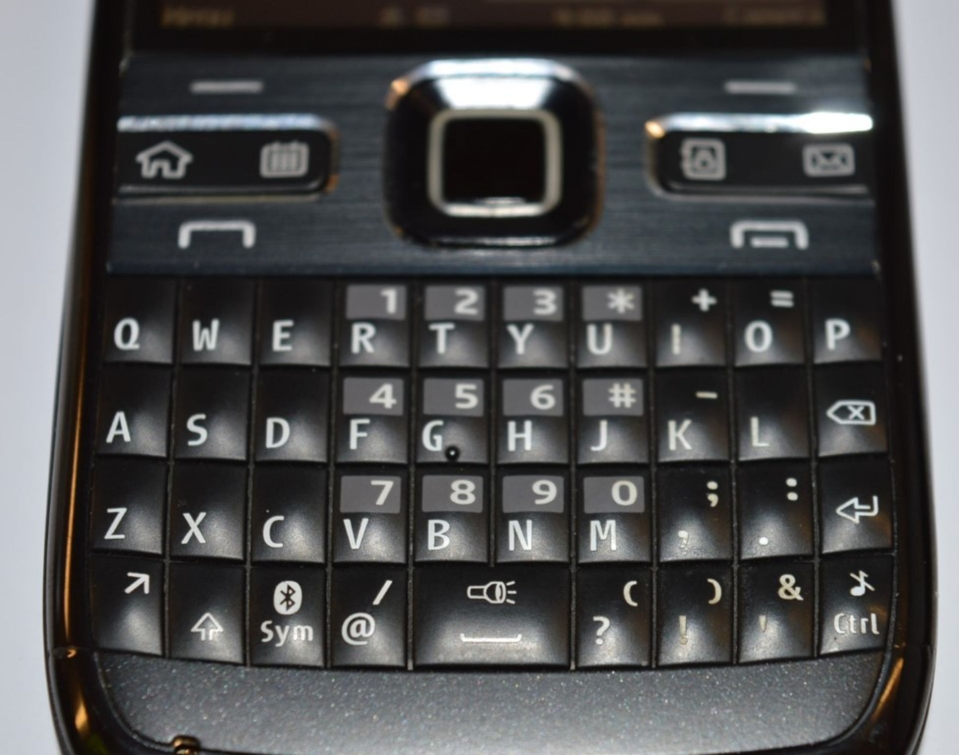 1 x Nokia E72 Mobile Phone Handset With Charger - Features Qwerty Keyboard, 600mhz CPU, 250mb Storag - Image 4 of 6