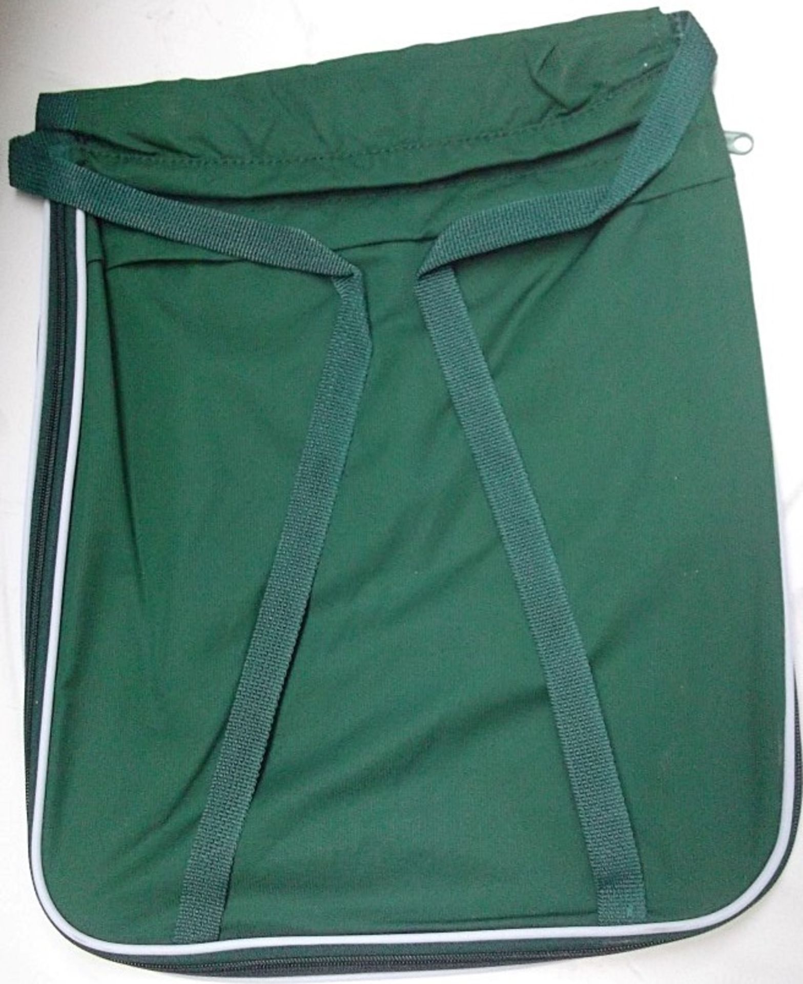 25 x CATERHAM F1 Nylon Backpacks - NEW & SEALED - Lined, With Dual Sholder Straps - CL155 - Ref: - Image 2 of 3