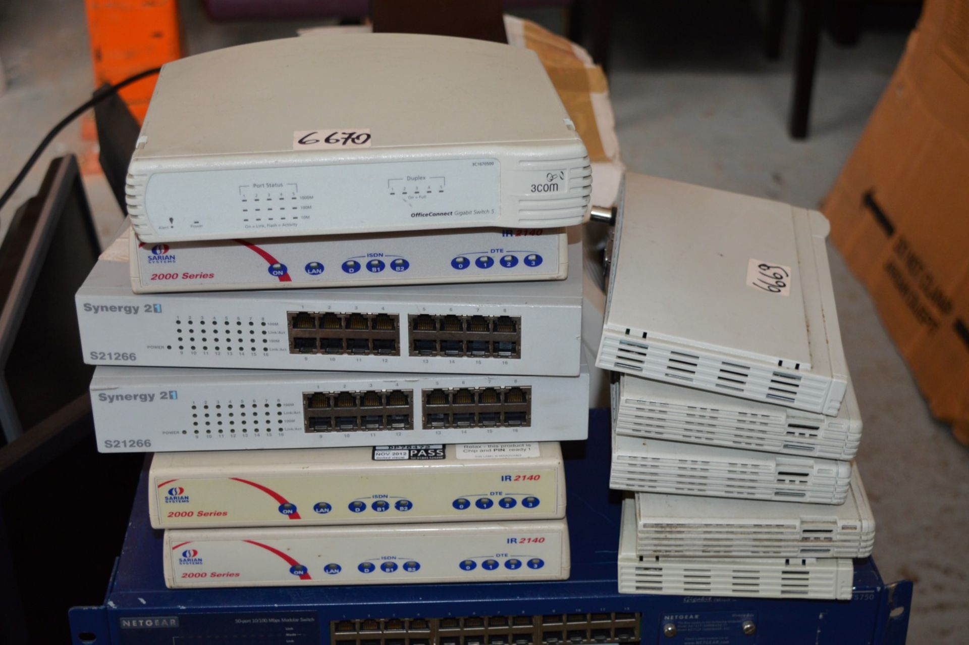 Assorted Pallet of IT Server and Monitor Equipment - Includes 6 x Various Sun Servers, 7 x Netgear - Image 7 of 24