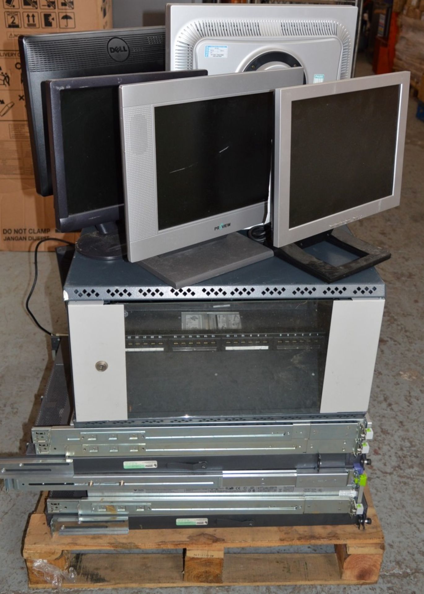 Assorted Pallet of IT Server and Monitor Equipment - Includes 6 x Various Sun Servers, 7 x Netgear - Image 20 of 24