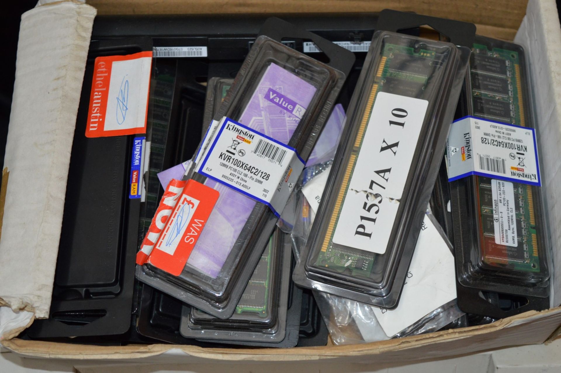Assorted Pallet of IT Server and Monitor Equipment - Includes 6 x Various Sun Servers, 7 x Netgear - Image 17 of 24
