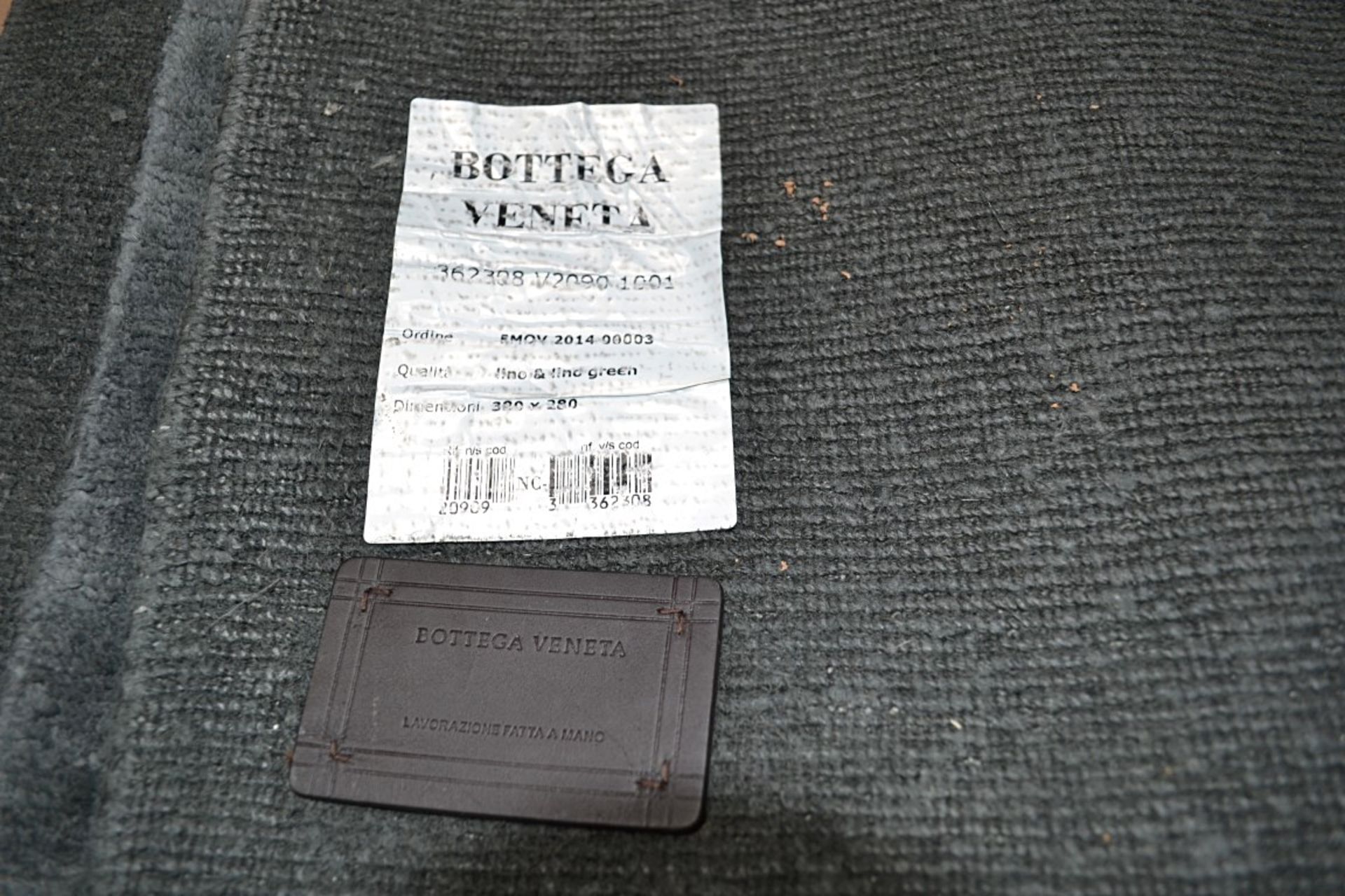 1 x BOTTEGA VENETA Bv Rug Green 380X280 Aw14 - Dimensions: - Ref: 3754300 - CL087 - Location: Altri - Image 2 of 2