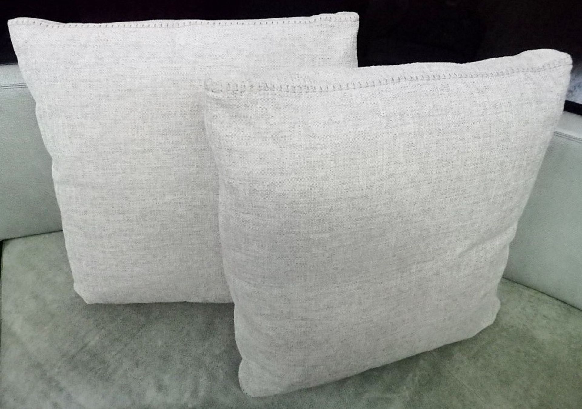 A Matching Pair Large Of Designer B&B Italia "RAY" Cushions - Ref: 4647387 A - Excellent - Image 4 of 4