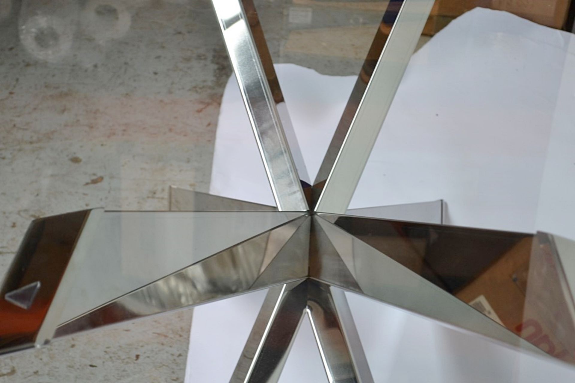 1 x CATTELAN "Spyder" Glass Topped Table - Stunning Piece In Great Condition - Dimensions: - Image 4 of 6