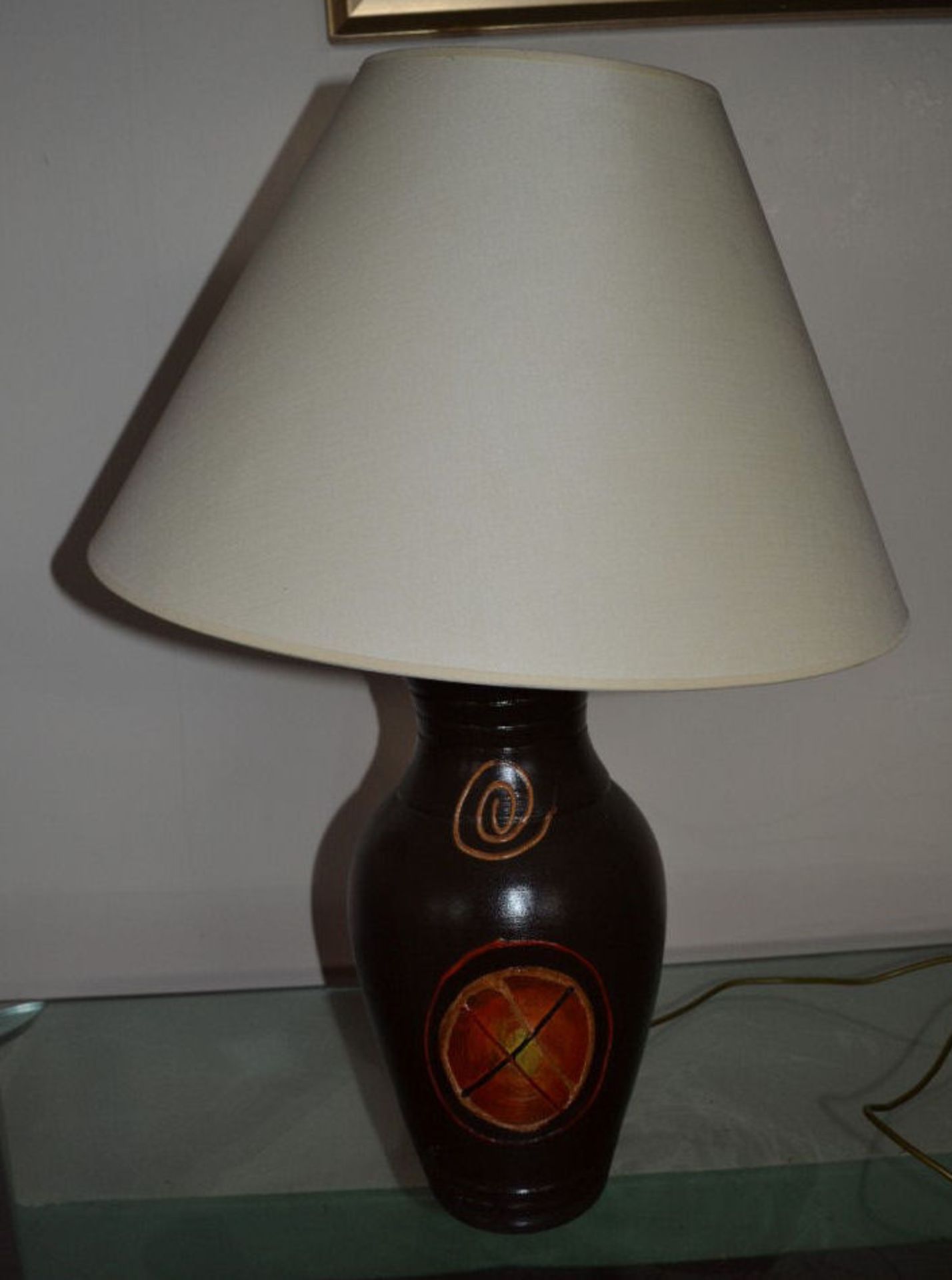 1 x Dark Brown Lamp With Cream Lampshade. Height 74cm To Top Of Lampshade. Lampshade Is 30cm Tall. - Image 2 of 4