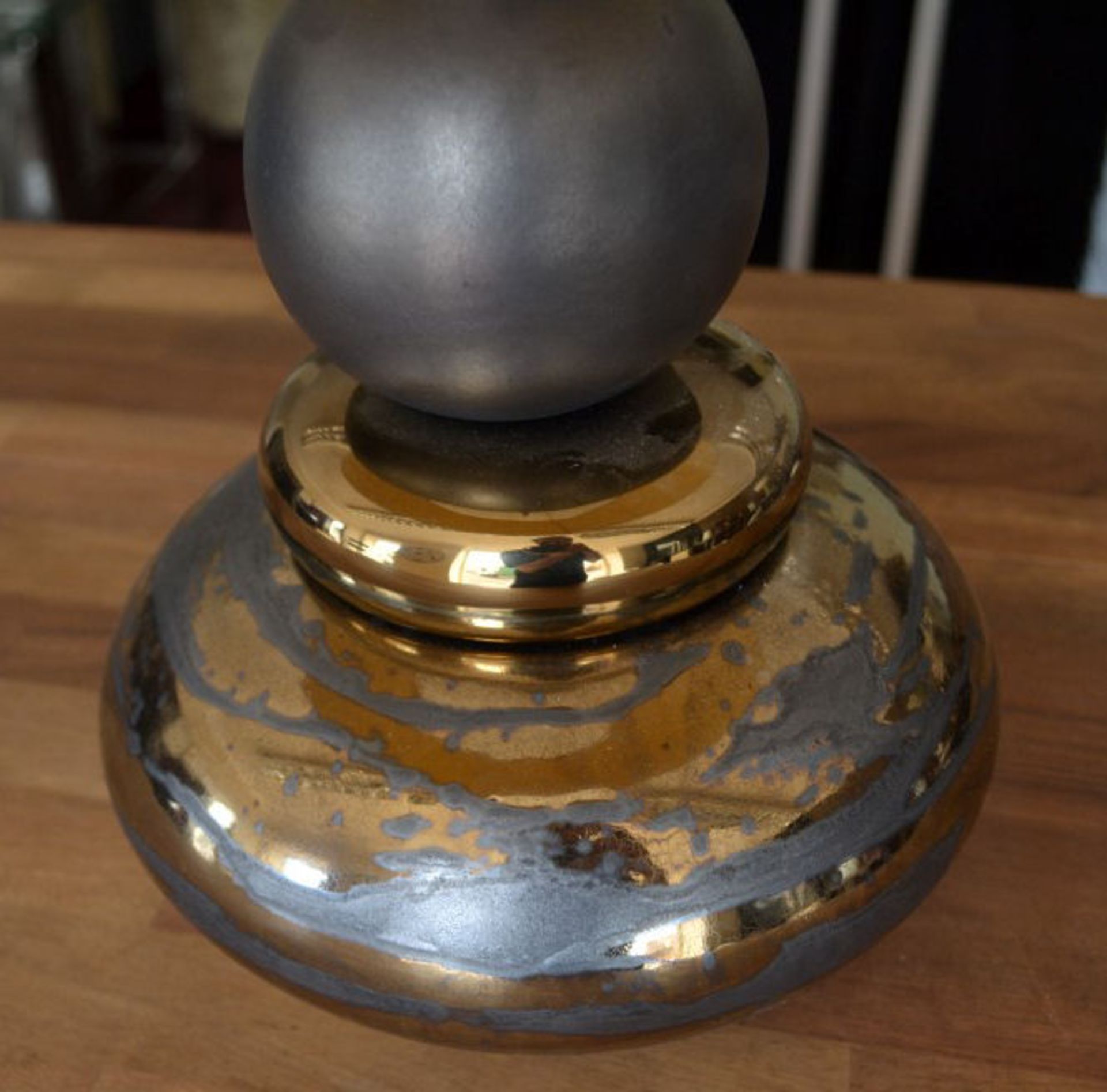 1 x Graduated Ball Bronze And Deep Grey Lamp with Cream Lampshade - Image 4 of 5