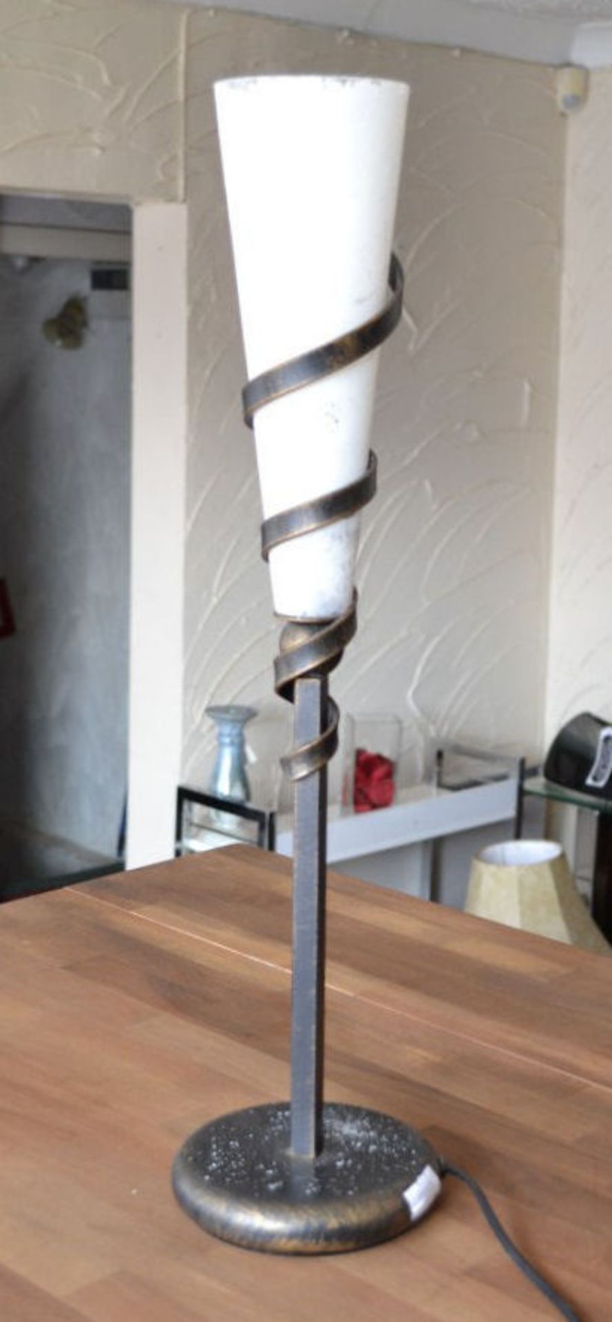 1 x Unique Vintage Style Fluted Torchiere Metal Table Lamp - Image 2 of 2