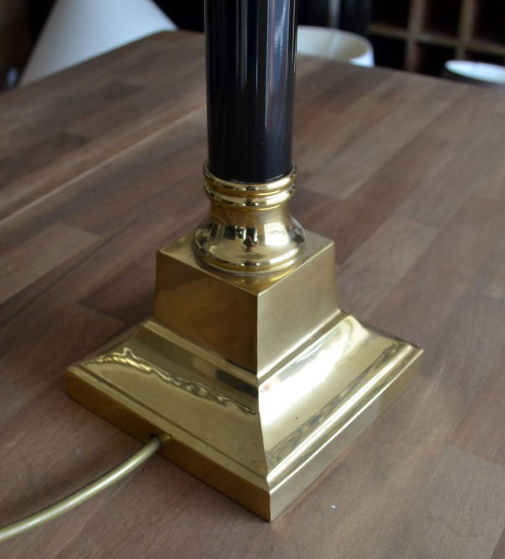 1 x Classical Gold And Black Column Lamp With Cream Shade - Image 4 of 4