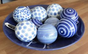 1 x Contemporary Dark Blue Ornament Bowl With 6 Blue And White Pottery Baubles