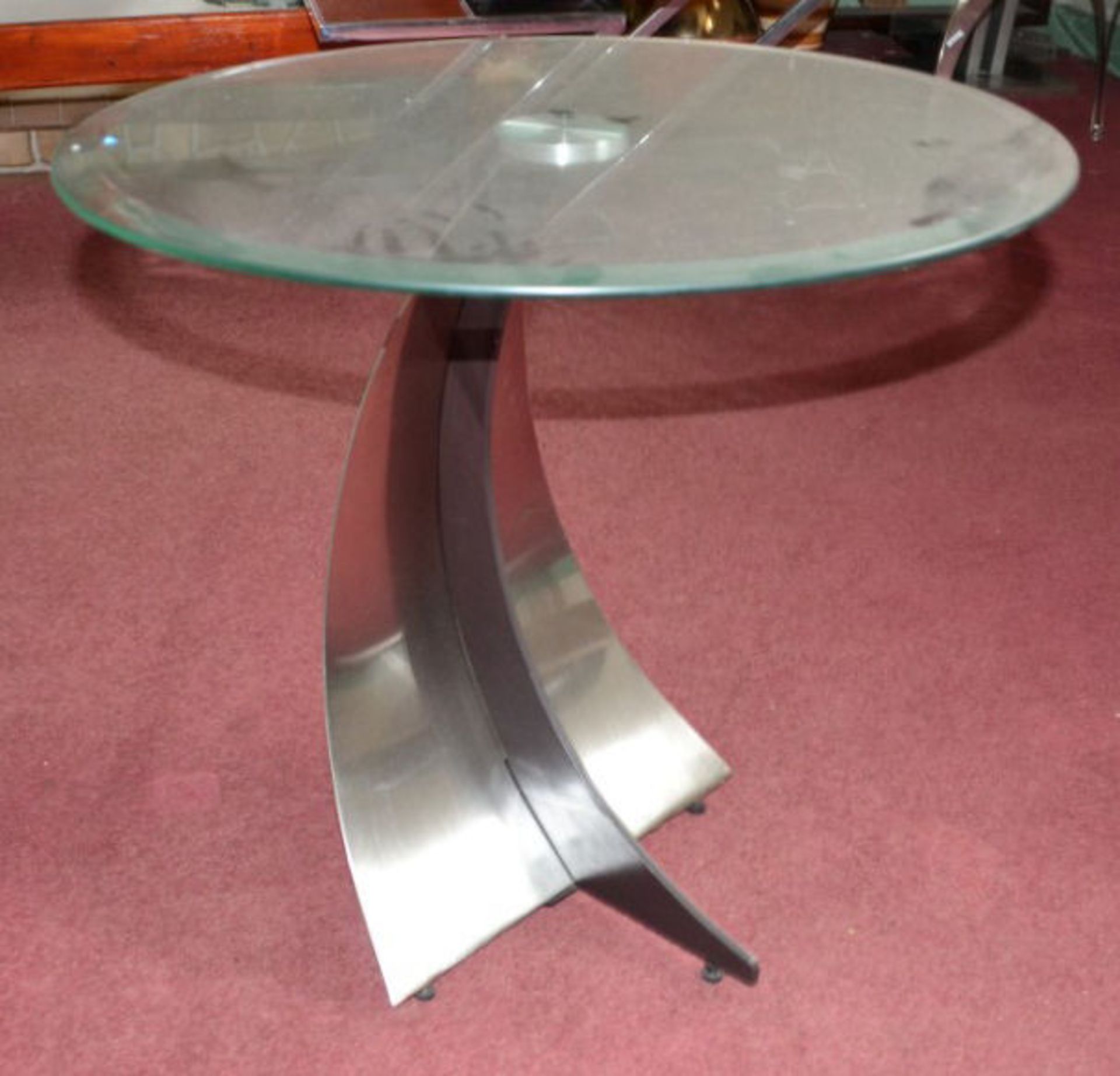 1 x Modern Round Glass Side Table set on Curved Metal Legs - Image 3 of 6