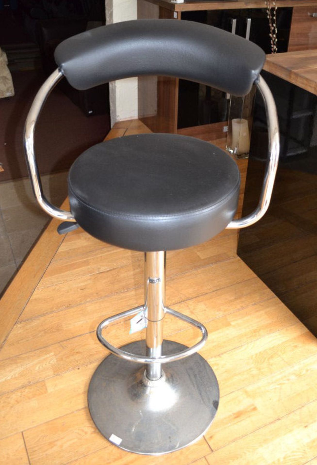 1 x Height Adjustable Swivel Chair In Black And Silver - Image 2 of 2