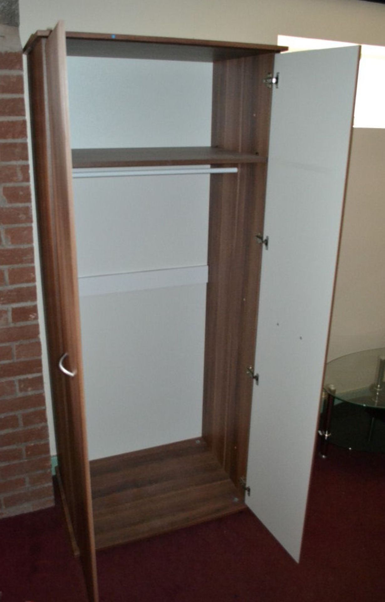 1 x Large 2 Door Wardrobe with Silver Handles - Image 4 of 5