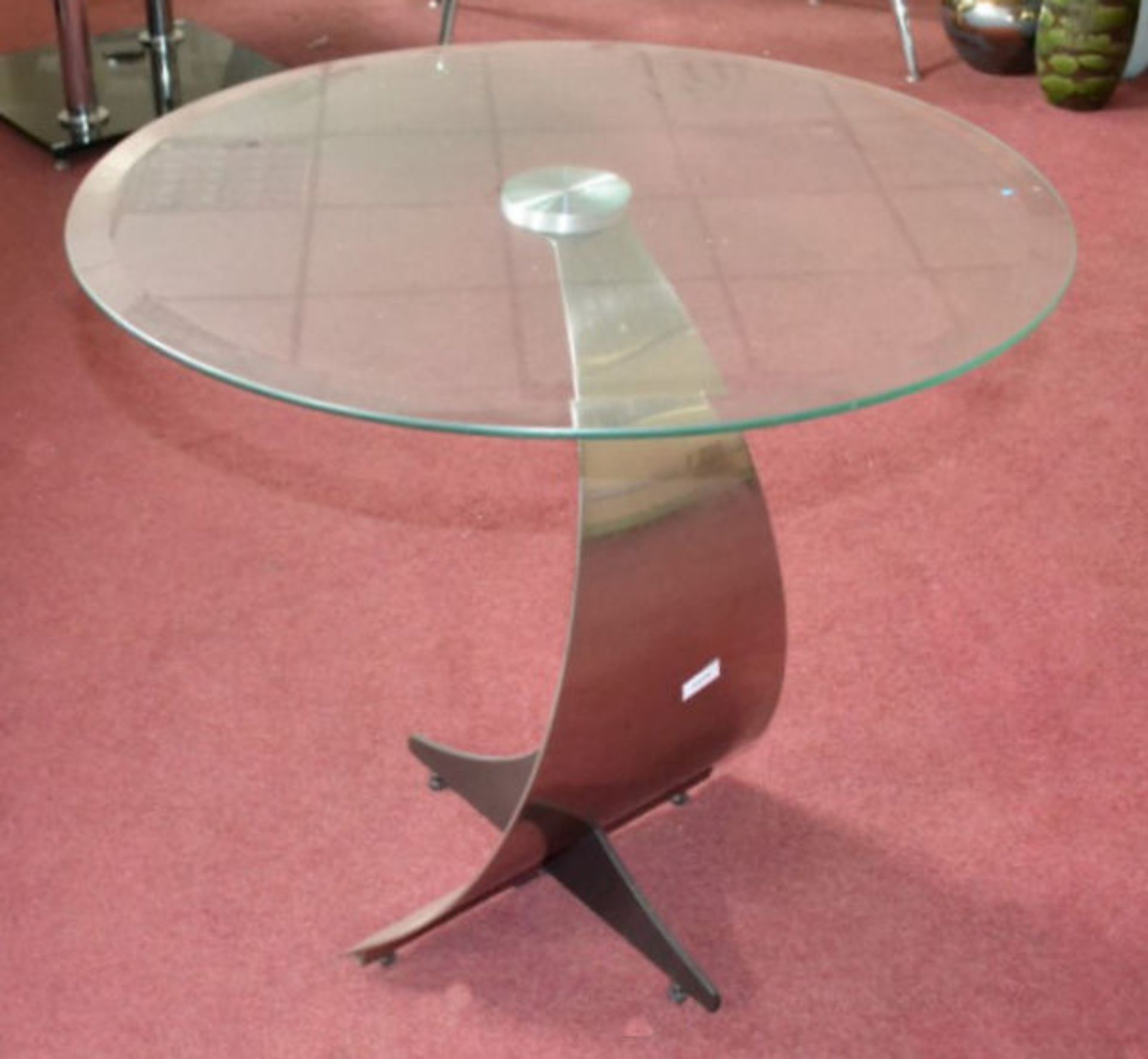 1 x Modern Round Glass Side Table set on Curved Metal Legs - Image 6 of 6