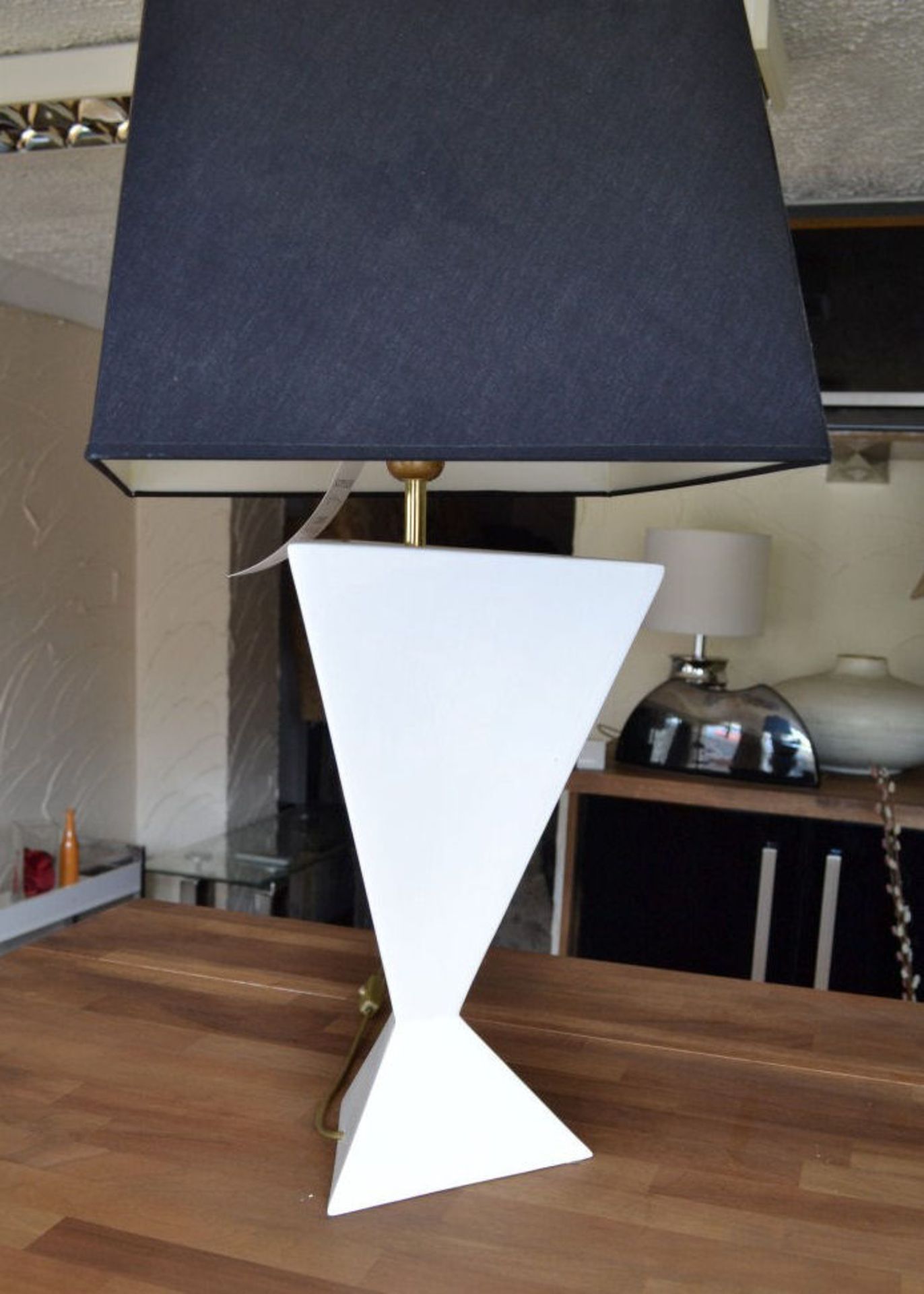 1 x Contemporary White Geometric Table Lamp - Image 3 of 4