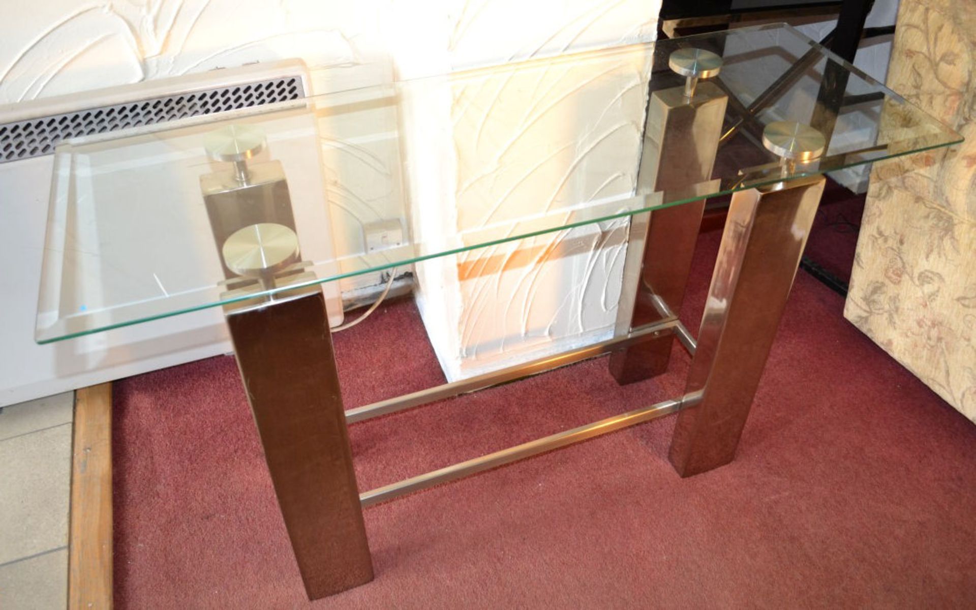 1 x Contemporary Glass Top Console Table With Silver Metal Legs - CL108 - Image 4 of 5