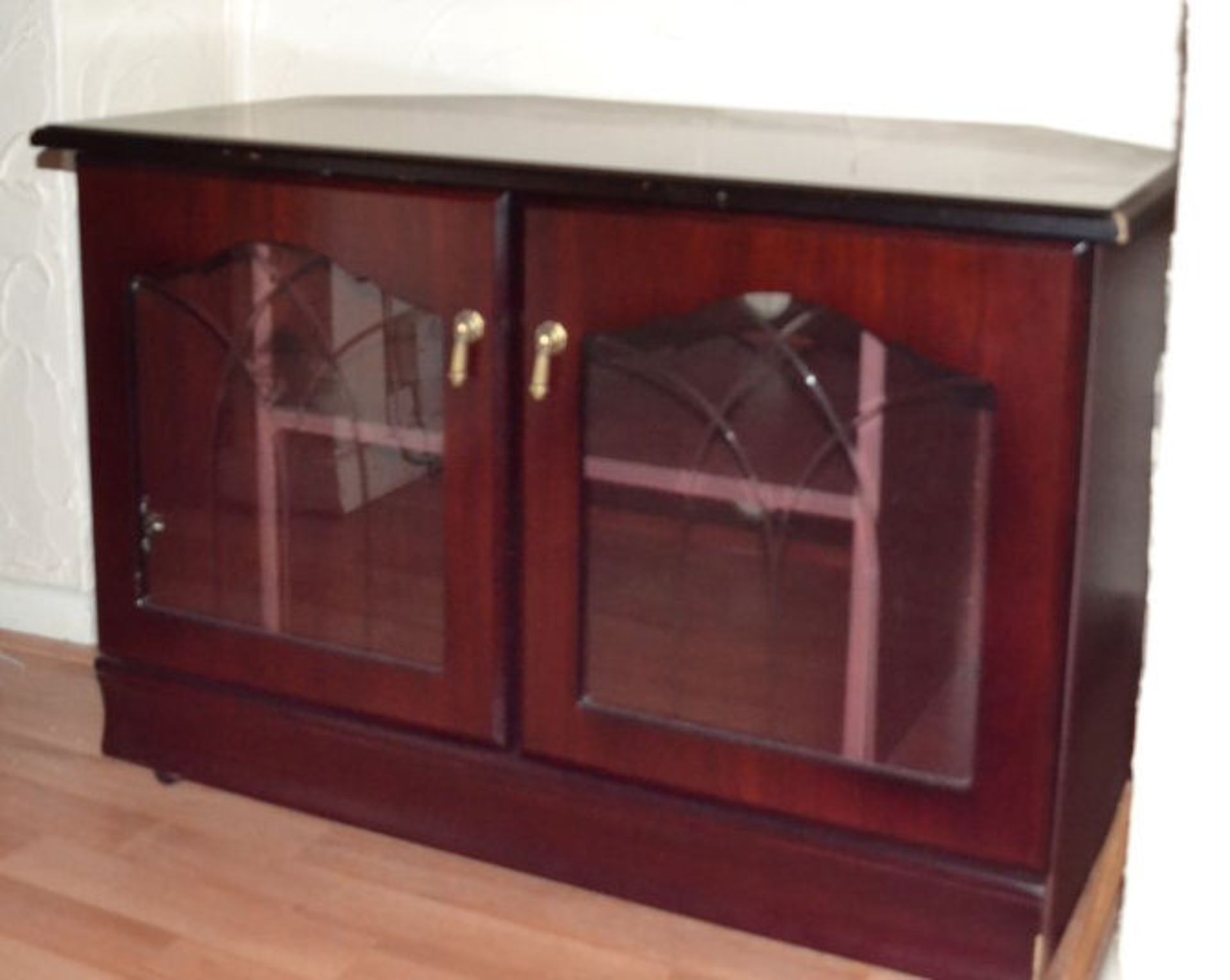 1 x TV Unit In Dark Wood. Slight Marks On Corners. Length 85cm. Depth 52.5cm. Height 58cm. - Image 3 of 4