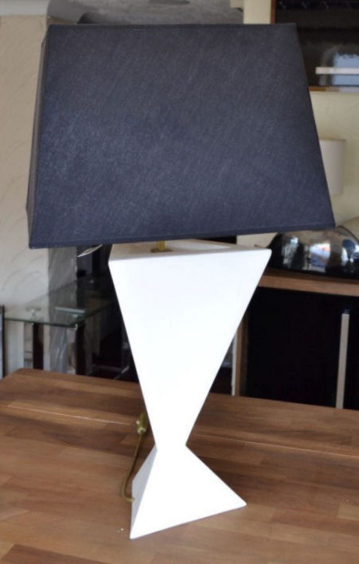 1 x Contemporary White Geometric Table Lamp - Image 2 of 4