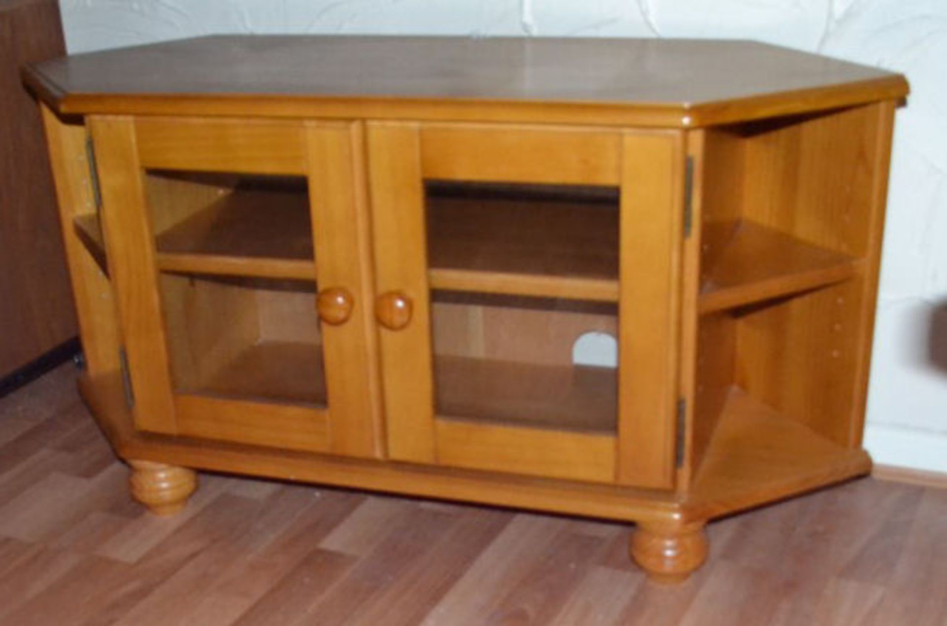 1 x Polished Pine Corner TV Unit with Double Glass Fronted Doors - Image 3 of 3